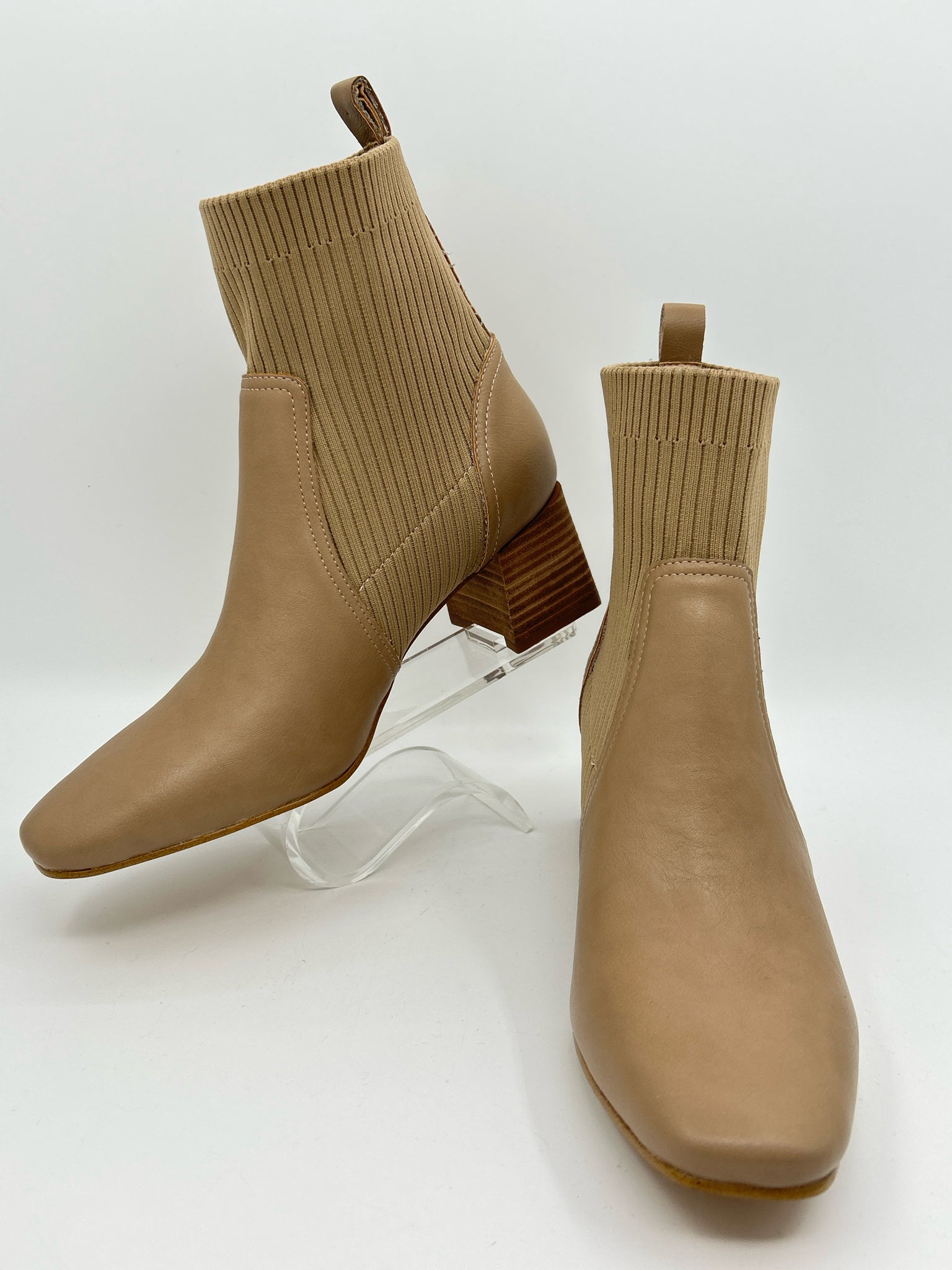 OASIS SOCIETY Size 8.5 Taupe Women Booties NWOB