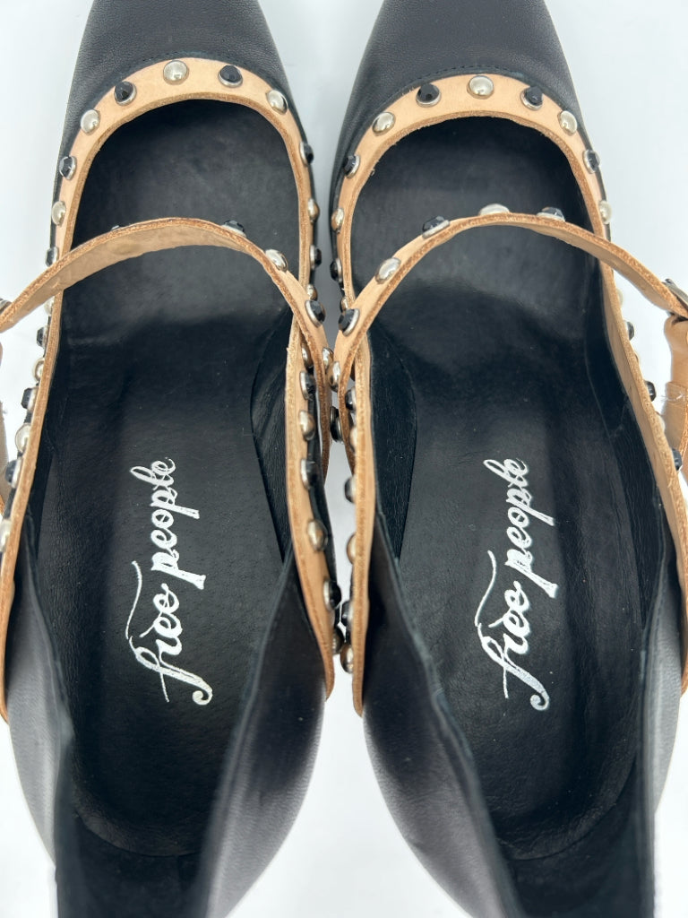FREE PEOPLE Size 7 BLACK AND BEIGE Women's Pumps