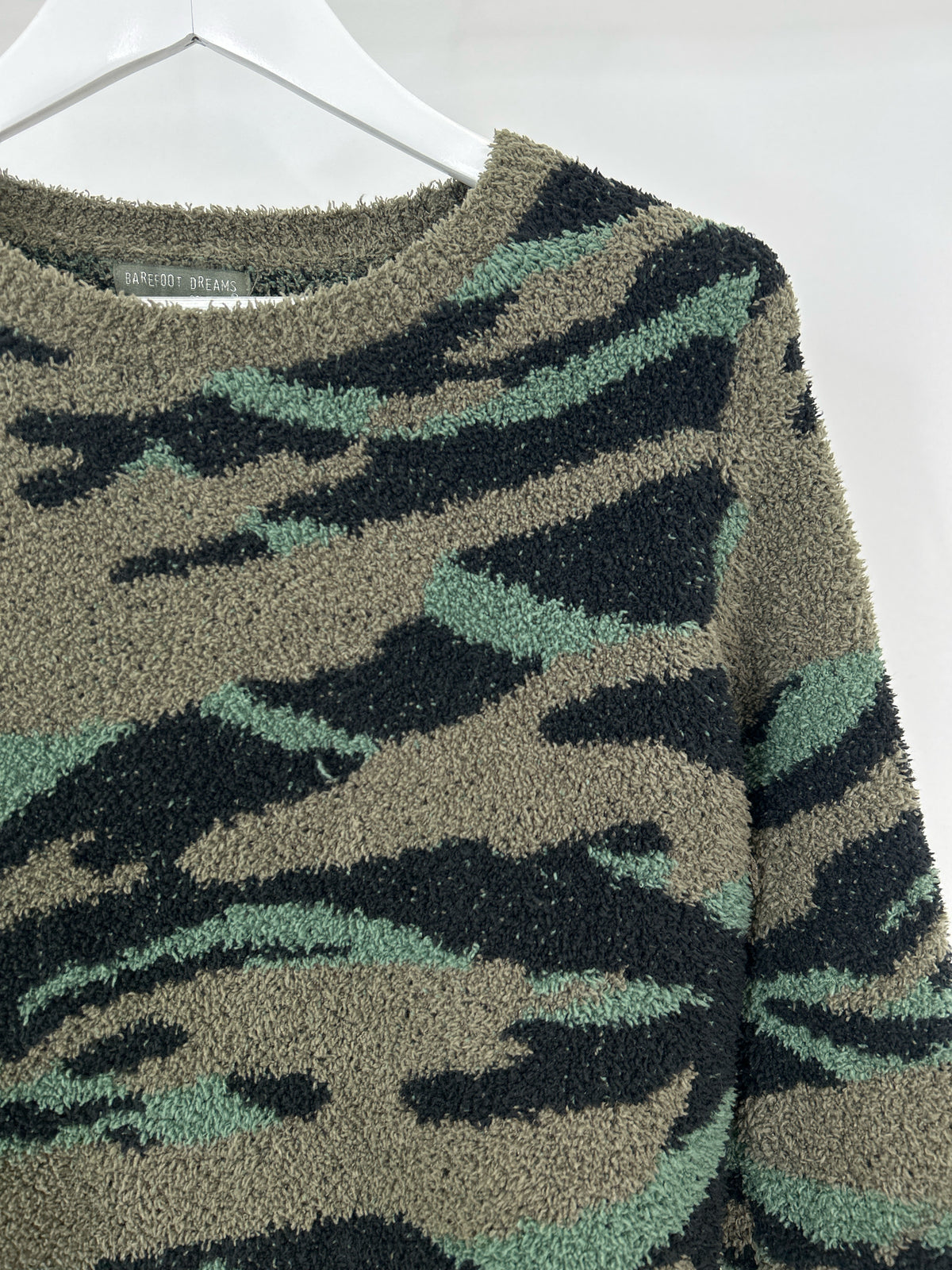 BAREFOOT DREAMS Size XS Green Camo Women Sweater