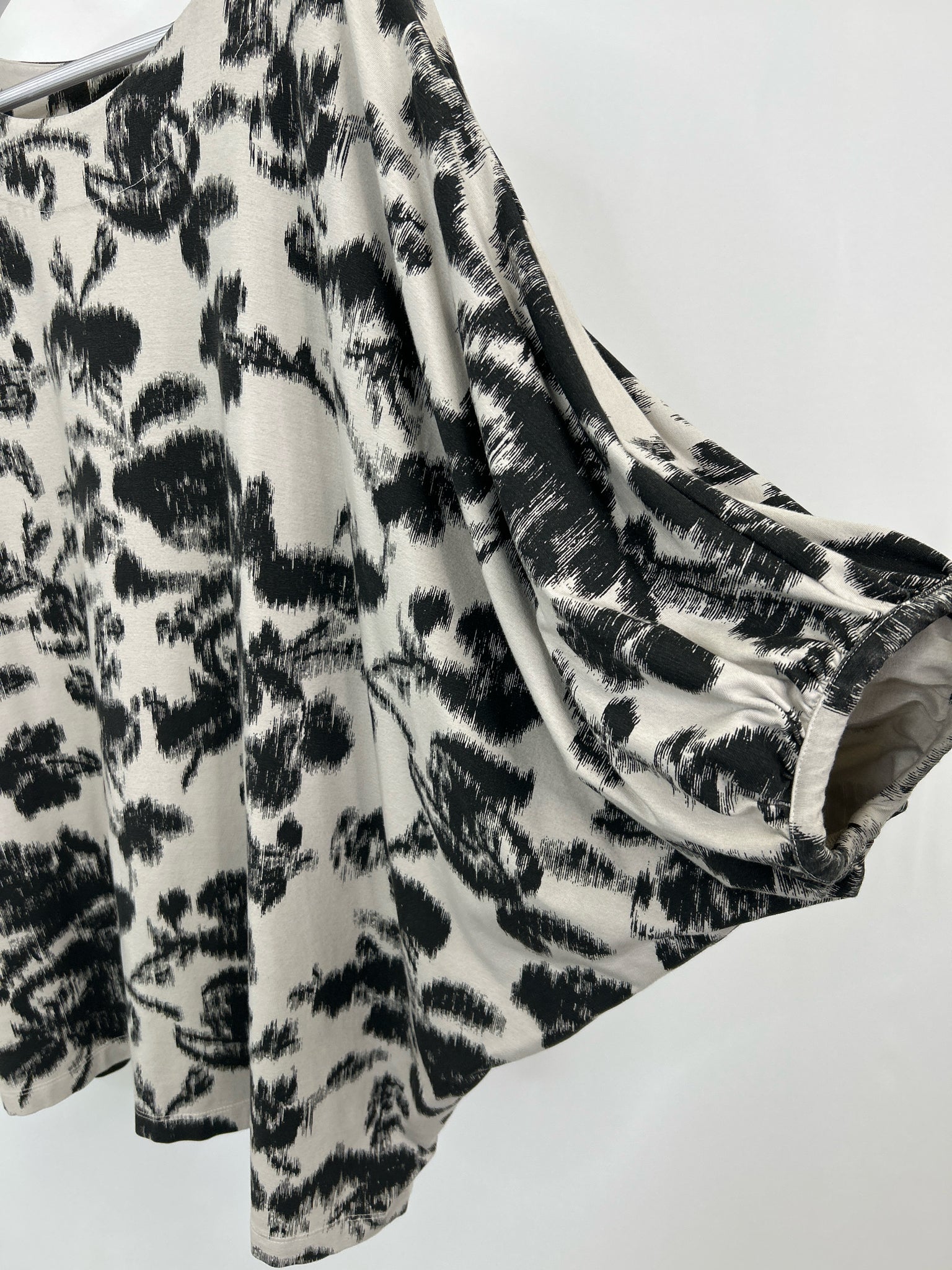 BRYN WALKER Size XS Black Print Women Tunic