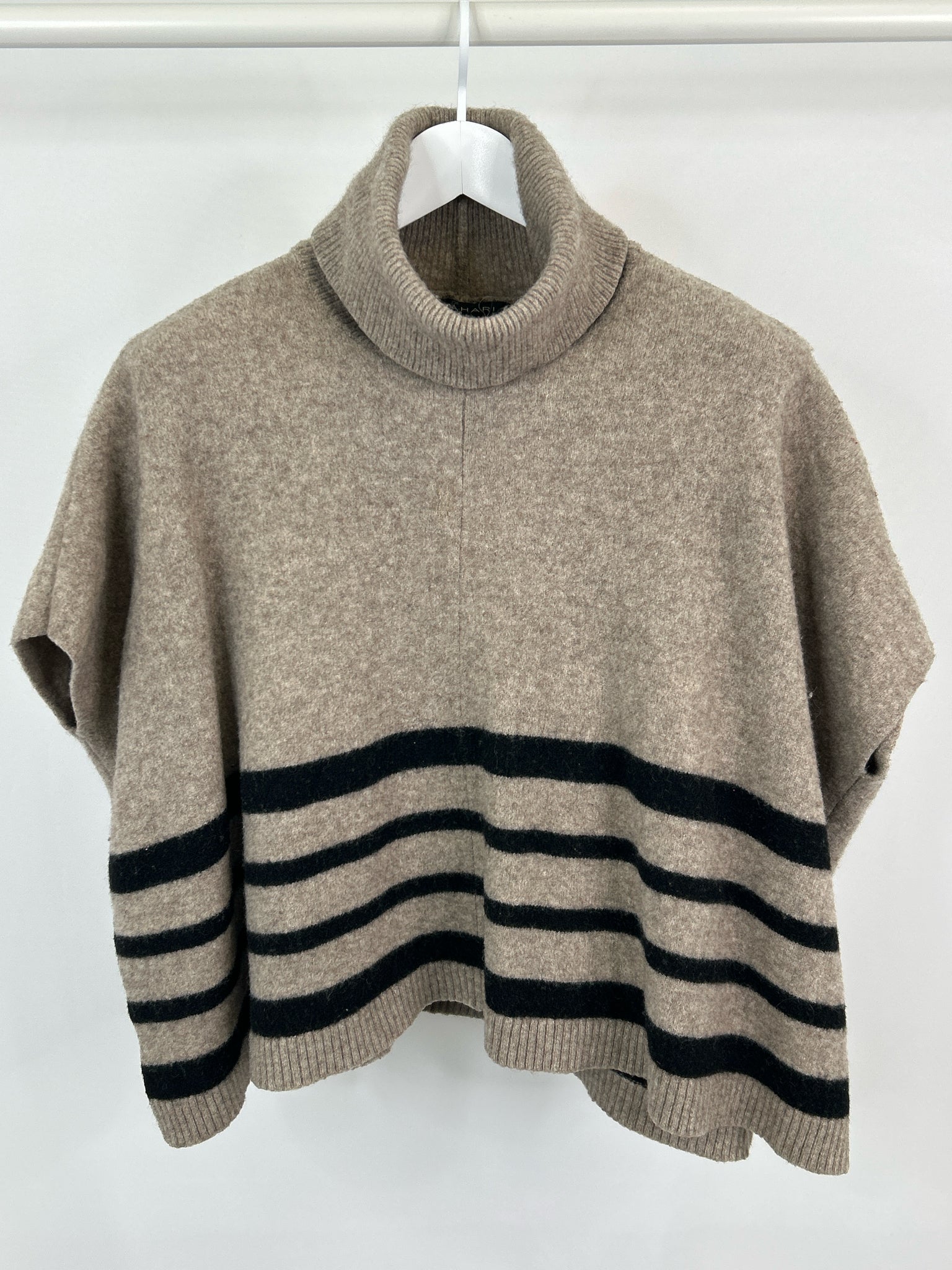 TAHARI Size L Brown and Black Women Poncho