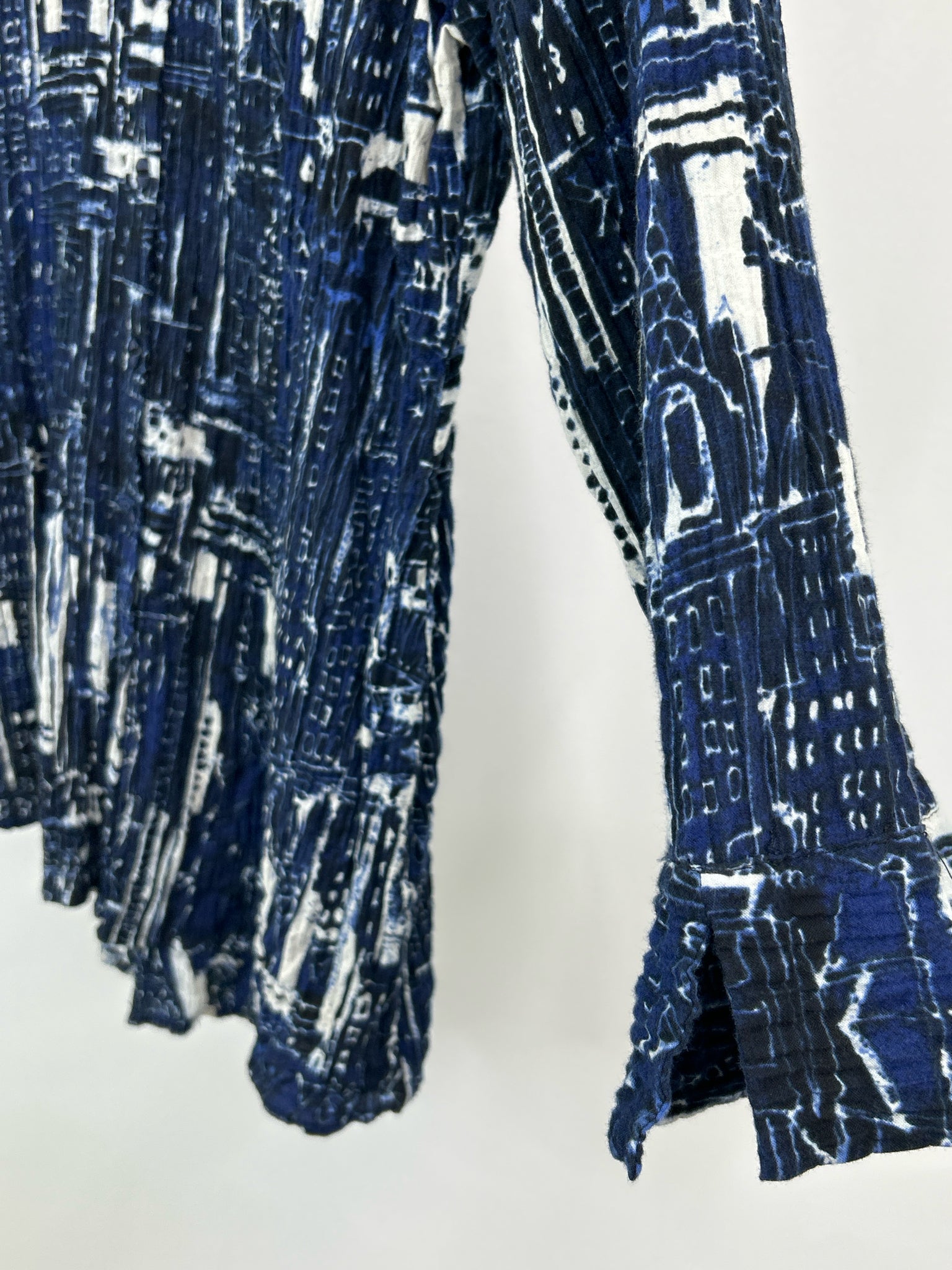 HABITAT Size M NAVY AND WHITE Women Shirt