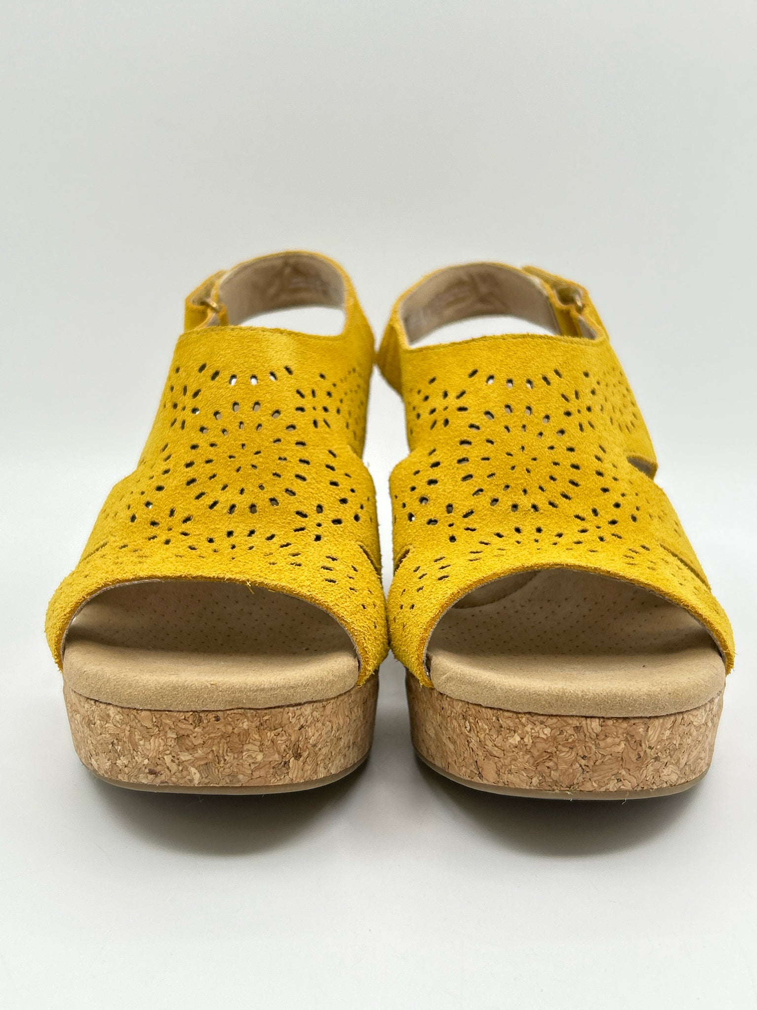 CLARKS Size 10M Yellow Women Sandal