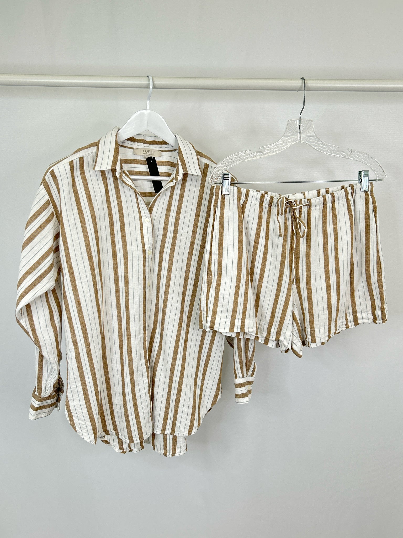 LOFT Size S WHITE AND BEIGE Women 2-Piece w/shorts