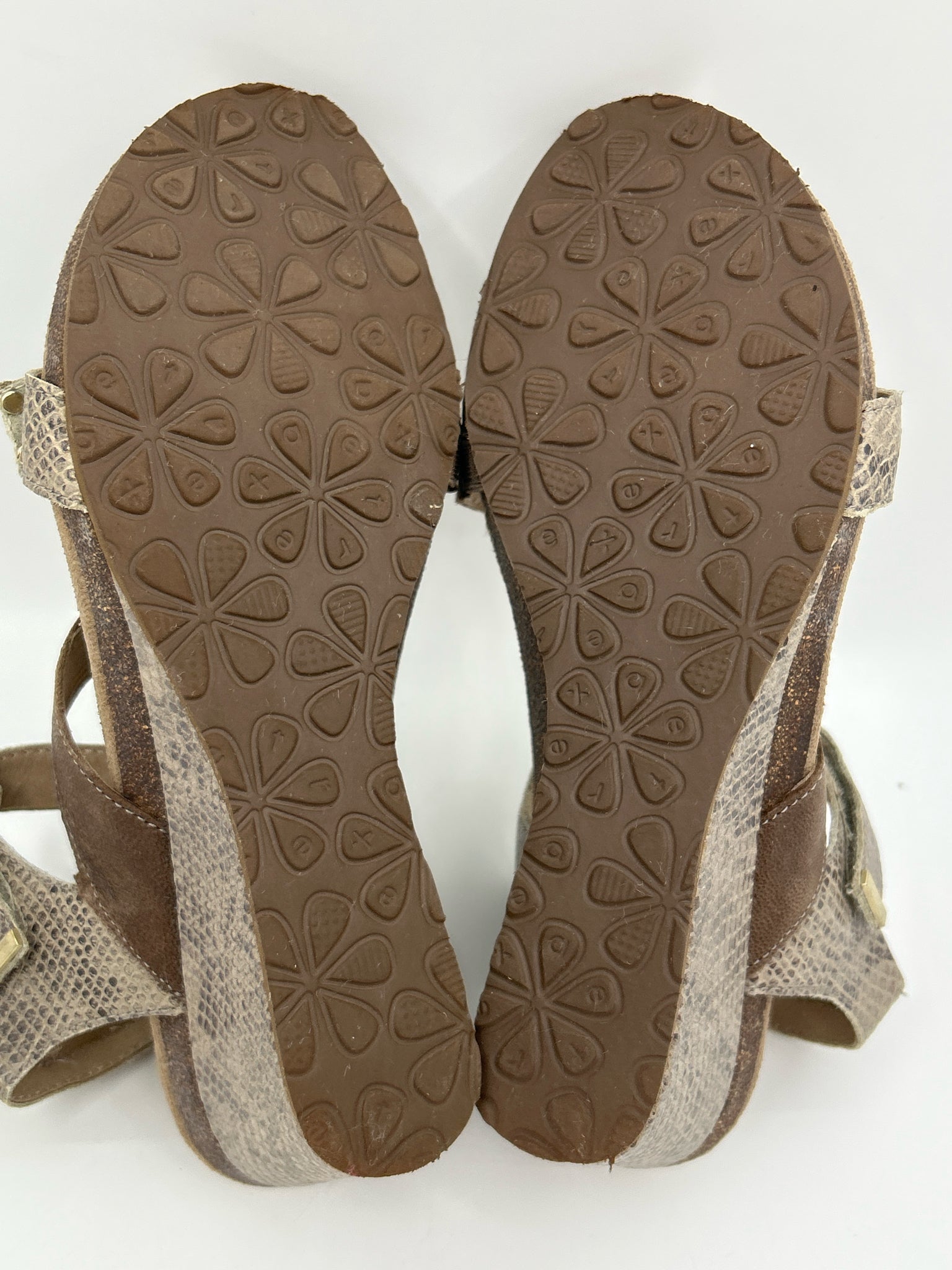 AETREX Size 8.5 Tan Women Sandal