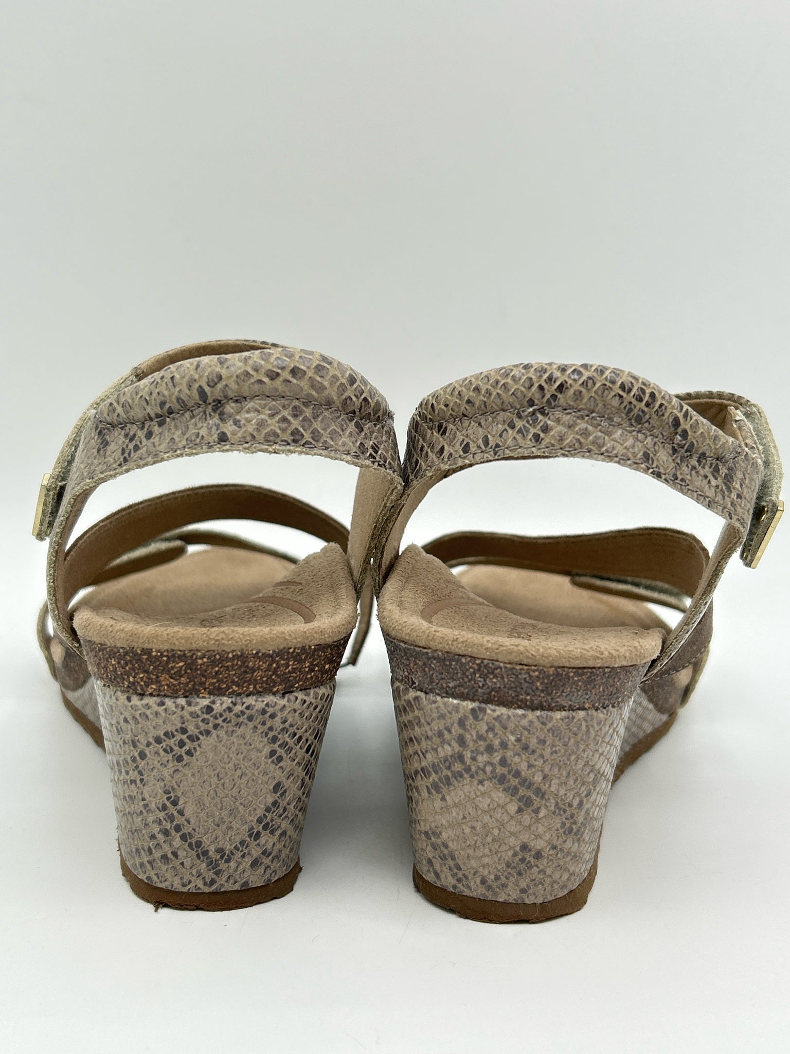 AETREX Size 8.5 Tan Women Sandal