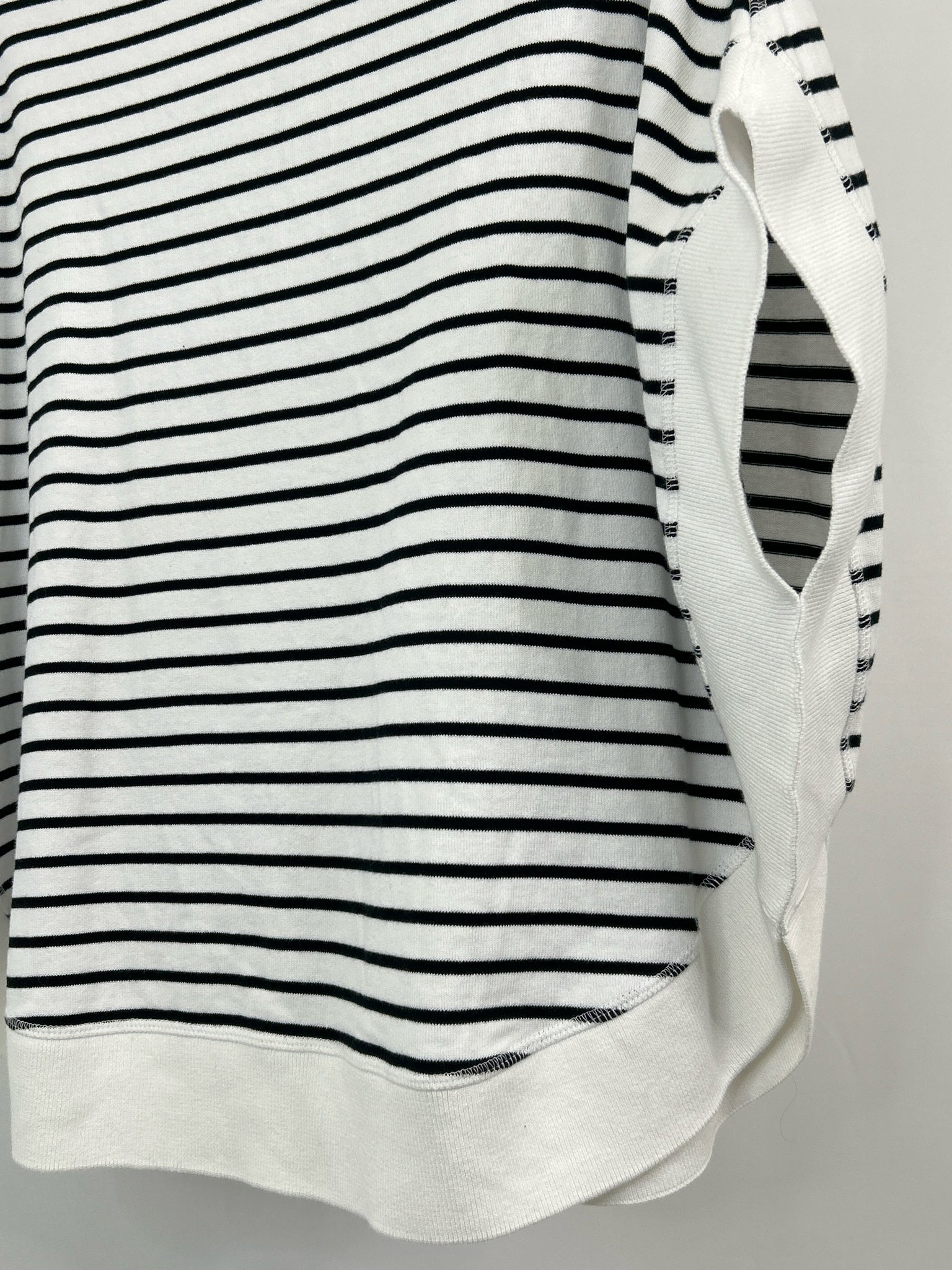 New Orleans Knitwear Size One Size White and black Women Poncho