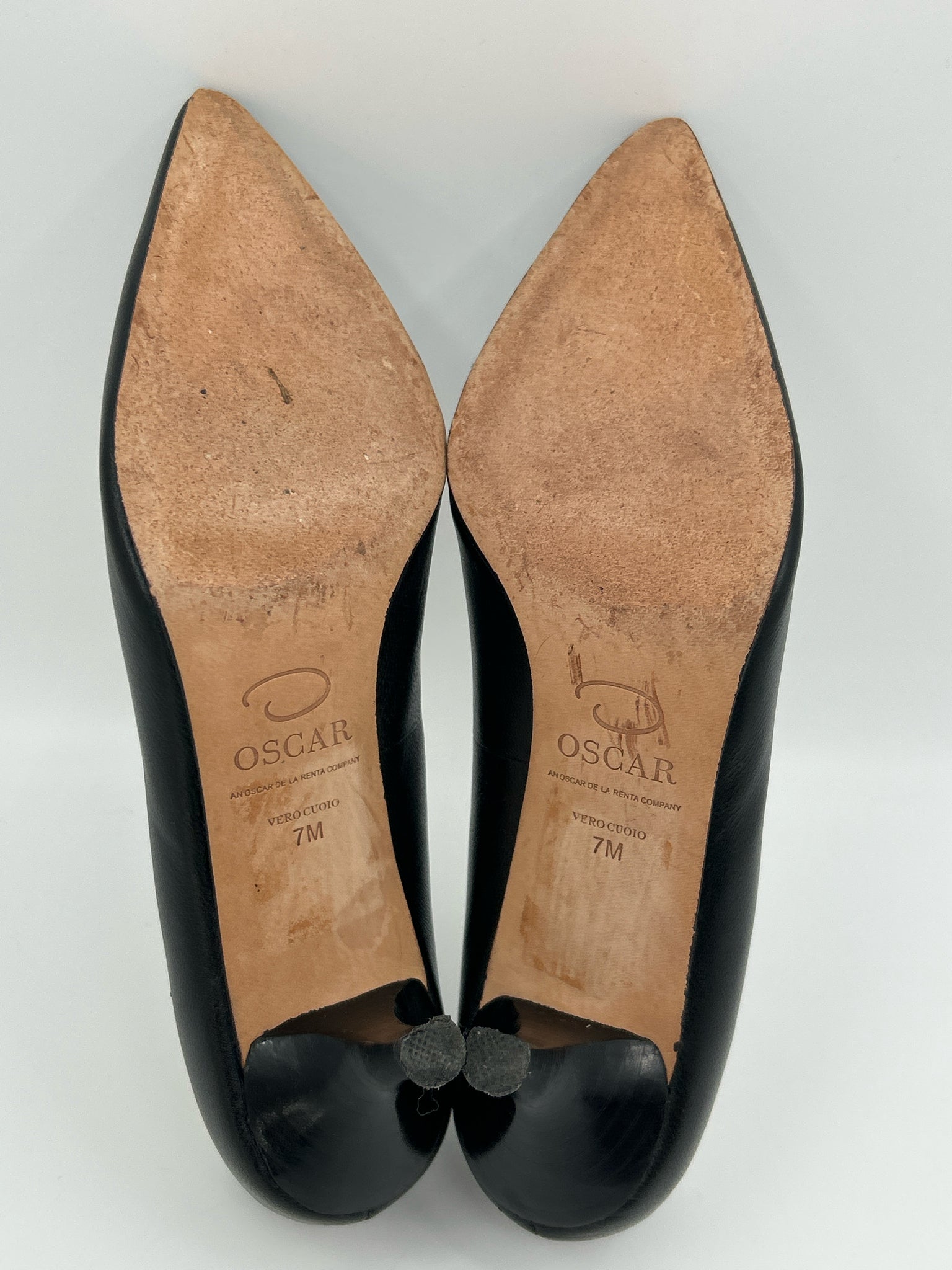 OSCAR DE LA RENTA Size 7M Black Women Pumps