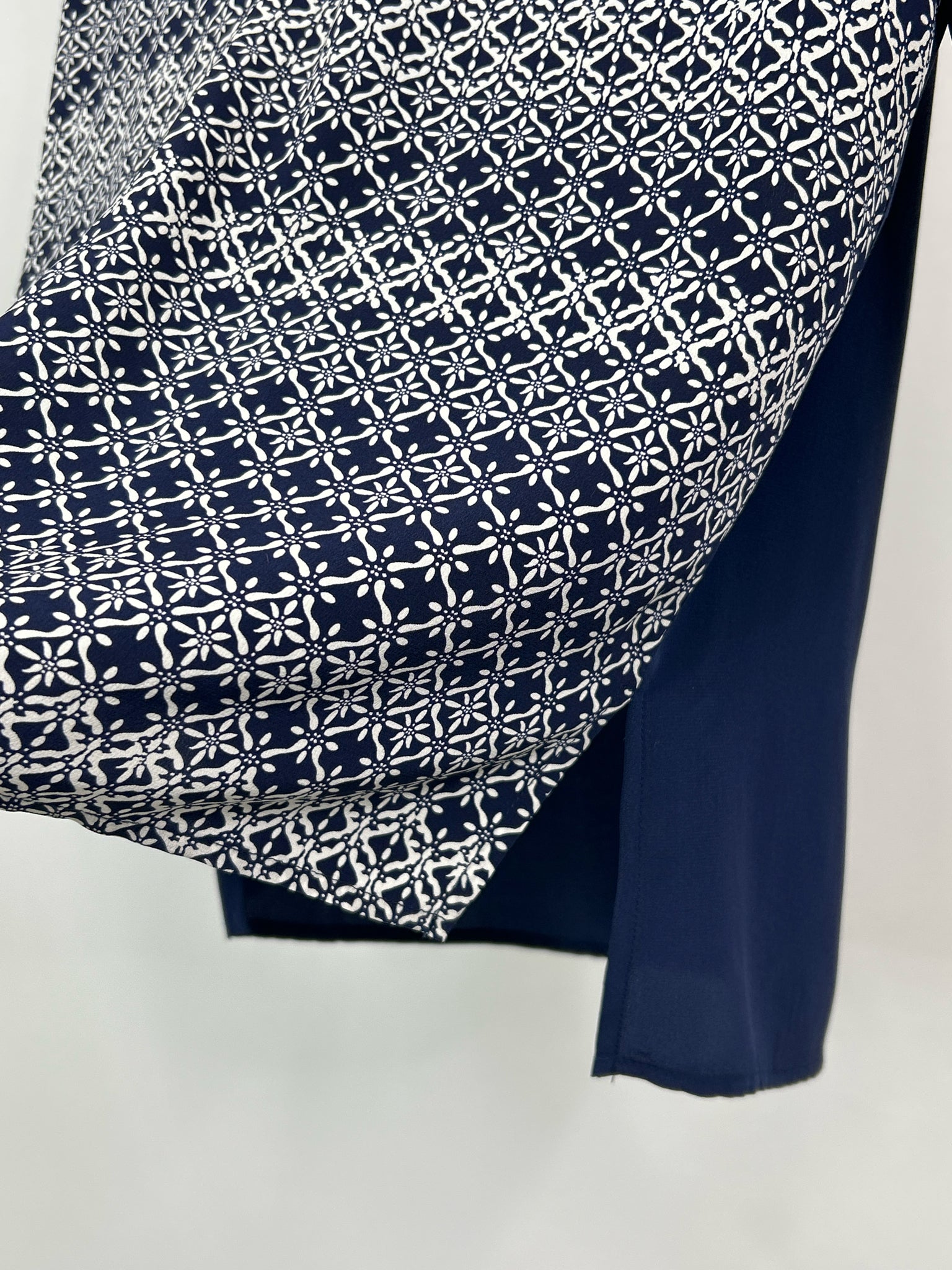 DIANE VON FURSTENBERG Size 8 NAVY AND WHITE Women Top