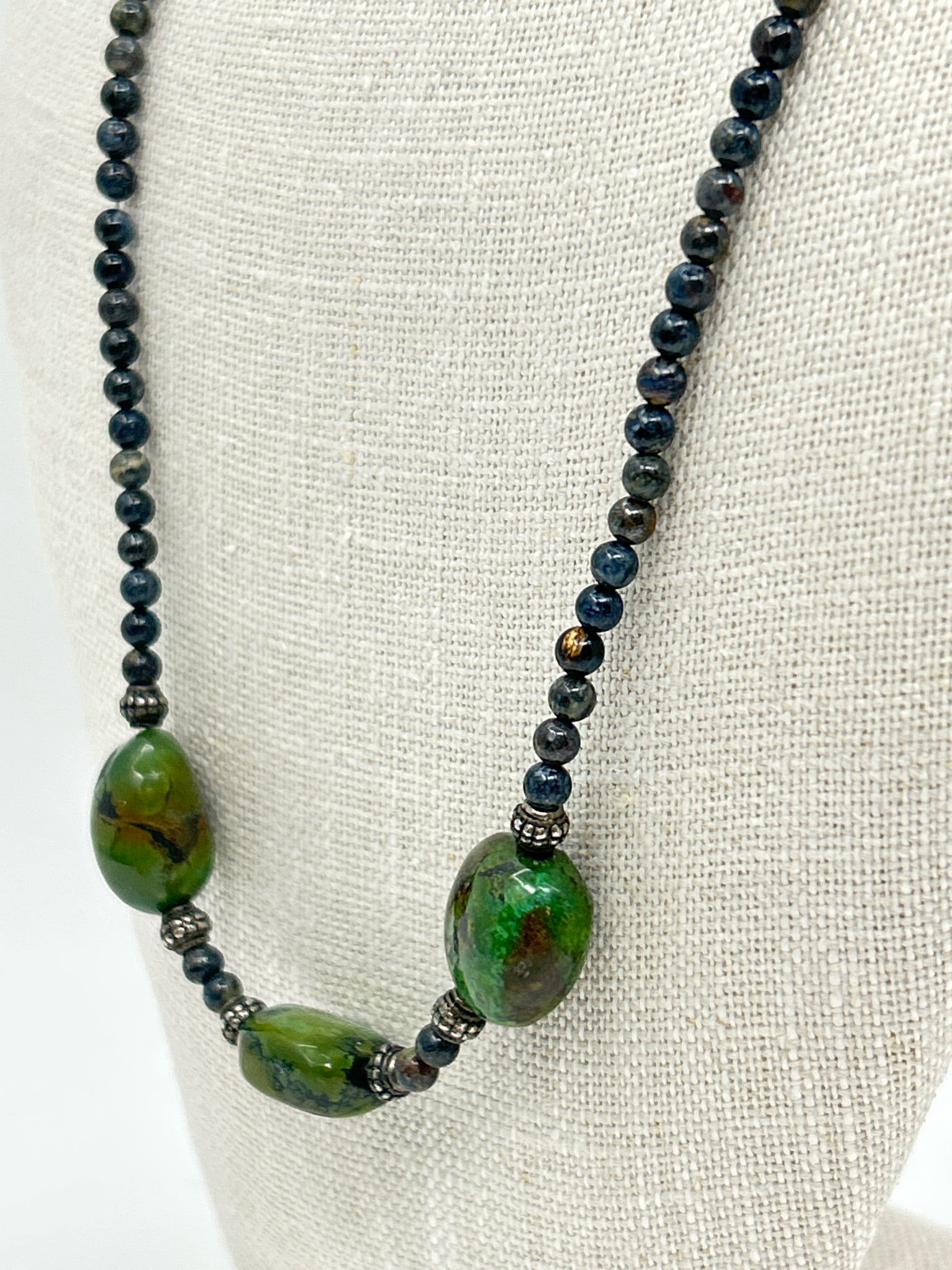 NO BRAND BLACK AND GREEN Necklace