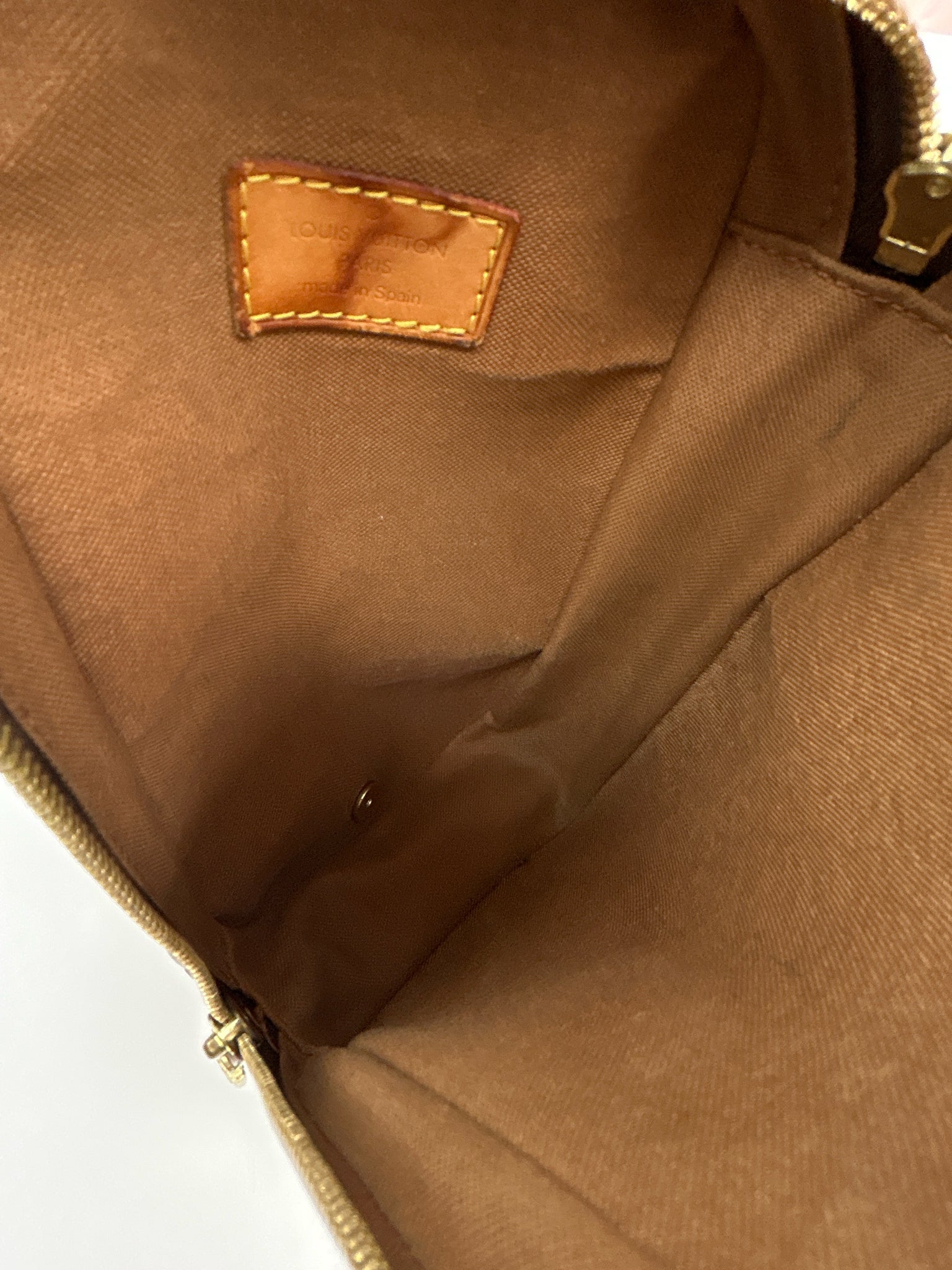 LOUIS VUITTON Brown Monogram Women Sling Bag Purse