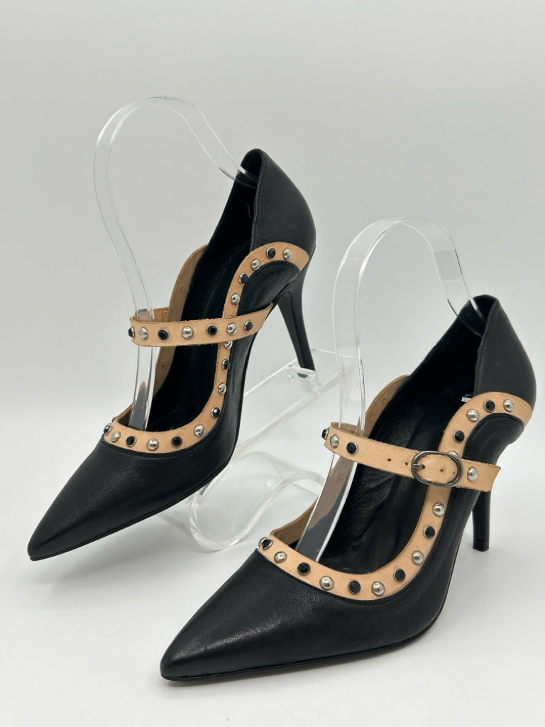 FREE PEOPLE Size 7 BLACK AND BEIGE Women's Pumps