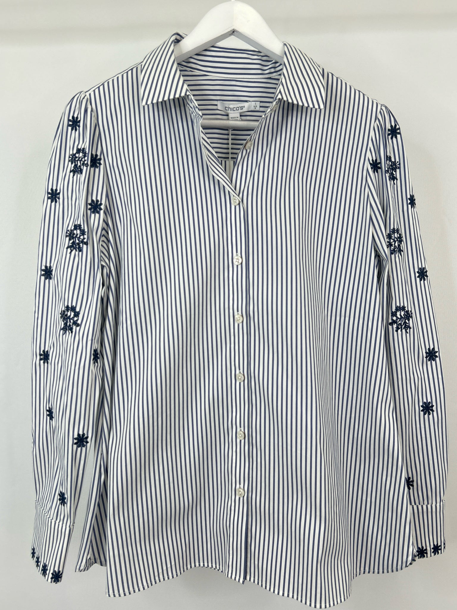 CHICO'S Size 8 NAVY AND WHITE Women Shirt