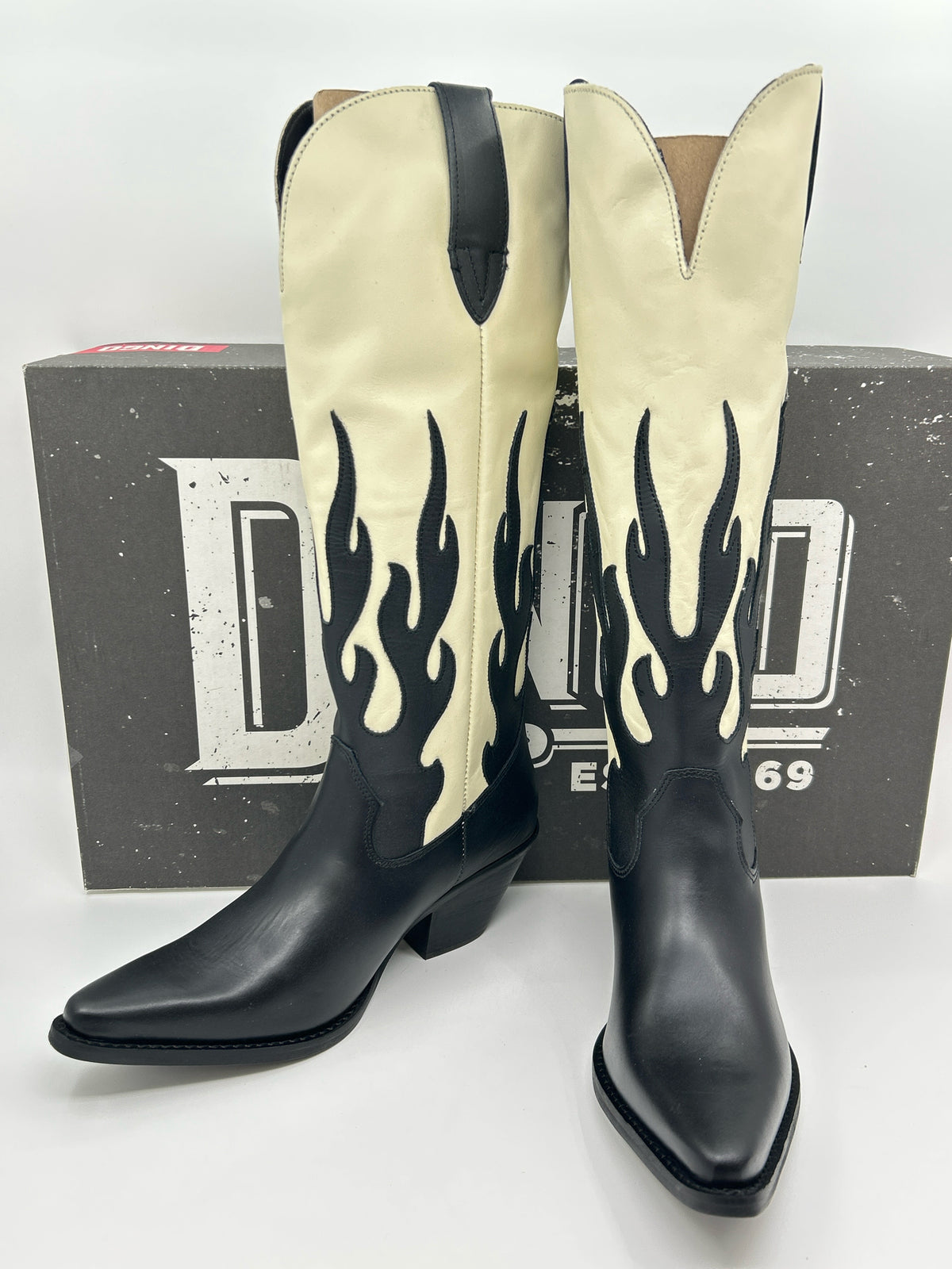 DINGO Size 8.5M Black & Cream Women Boots