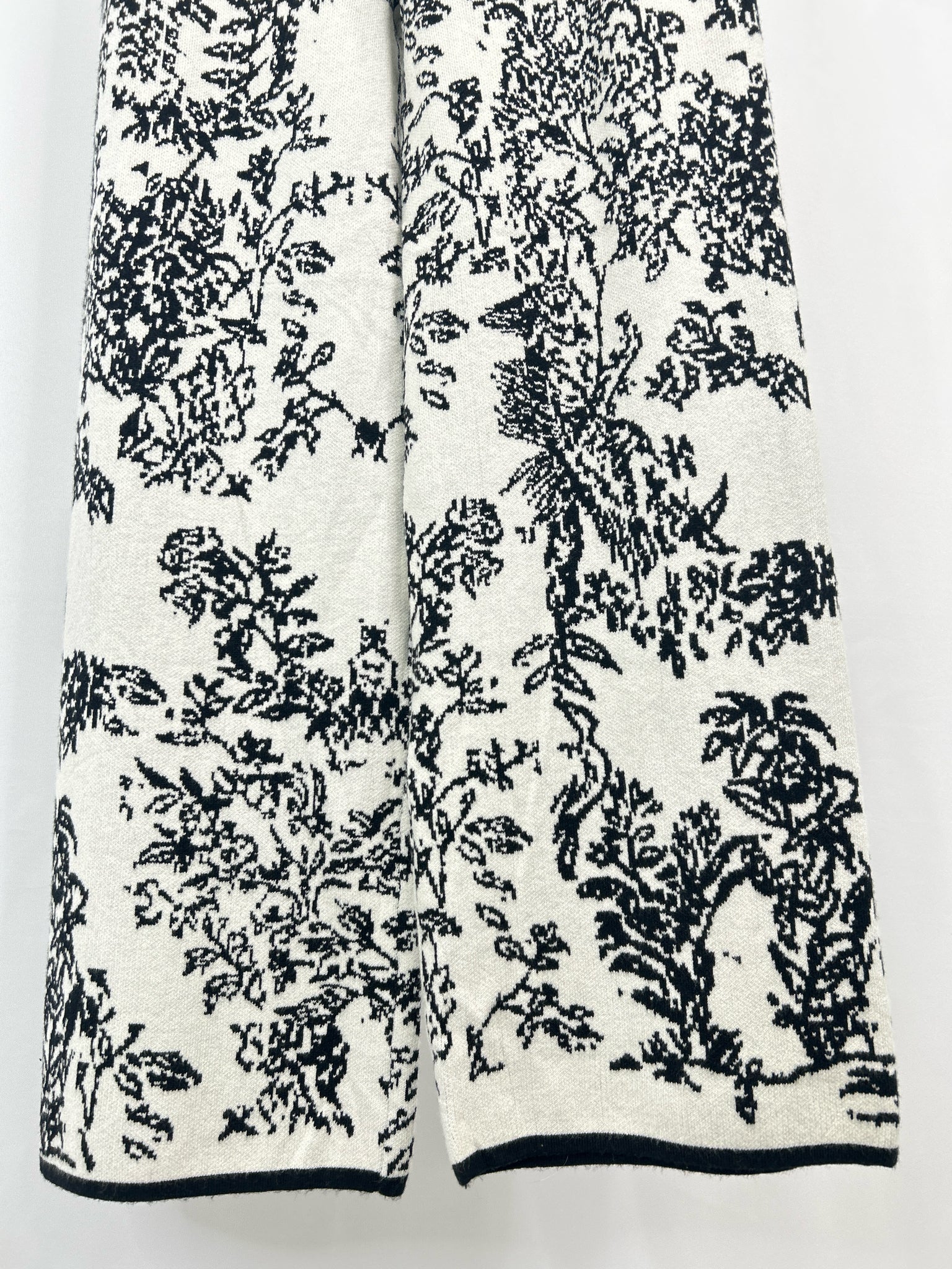 EXQUISS'S PARIS Size S/M White & Black Women 2-Piece w/Pants NWT