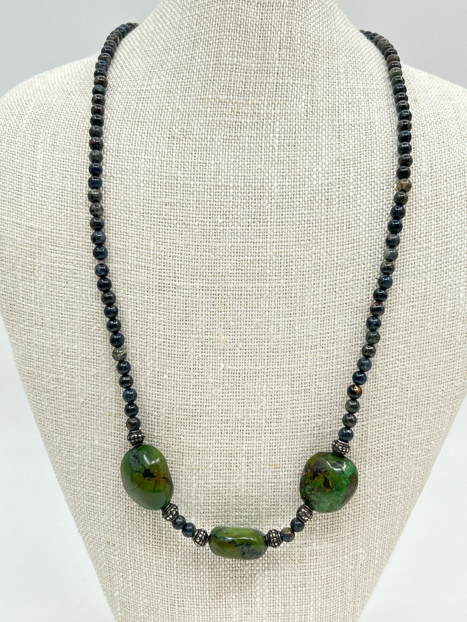 NO BRAND BLACK AND GREEN Necklace