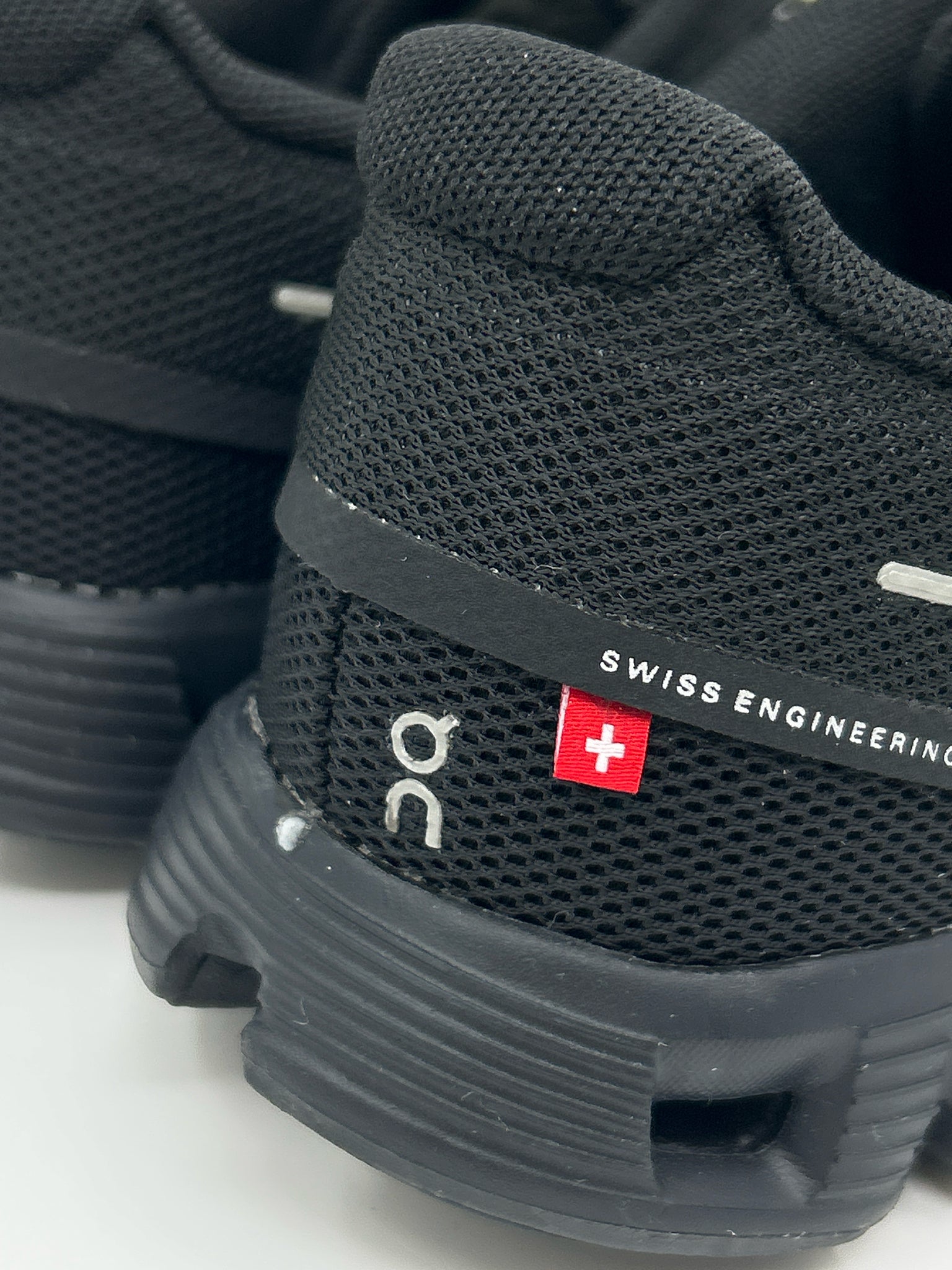 ON CLOUD Size 7W Black Women Sneakers