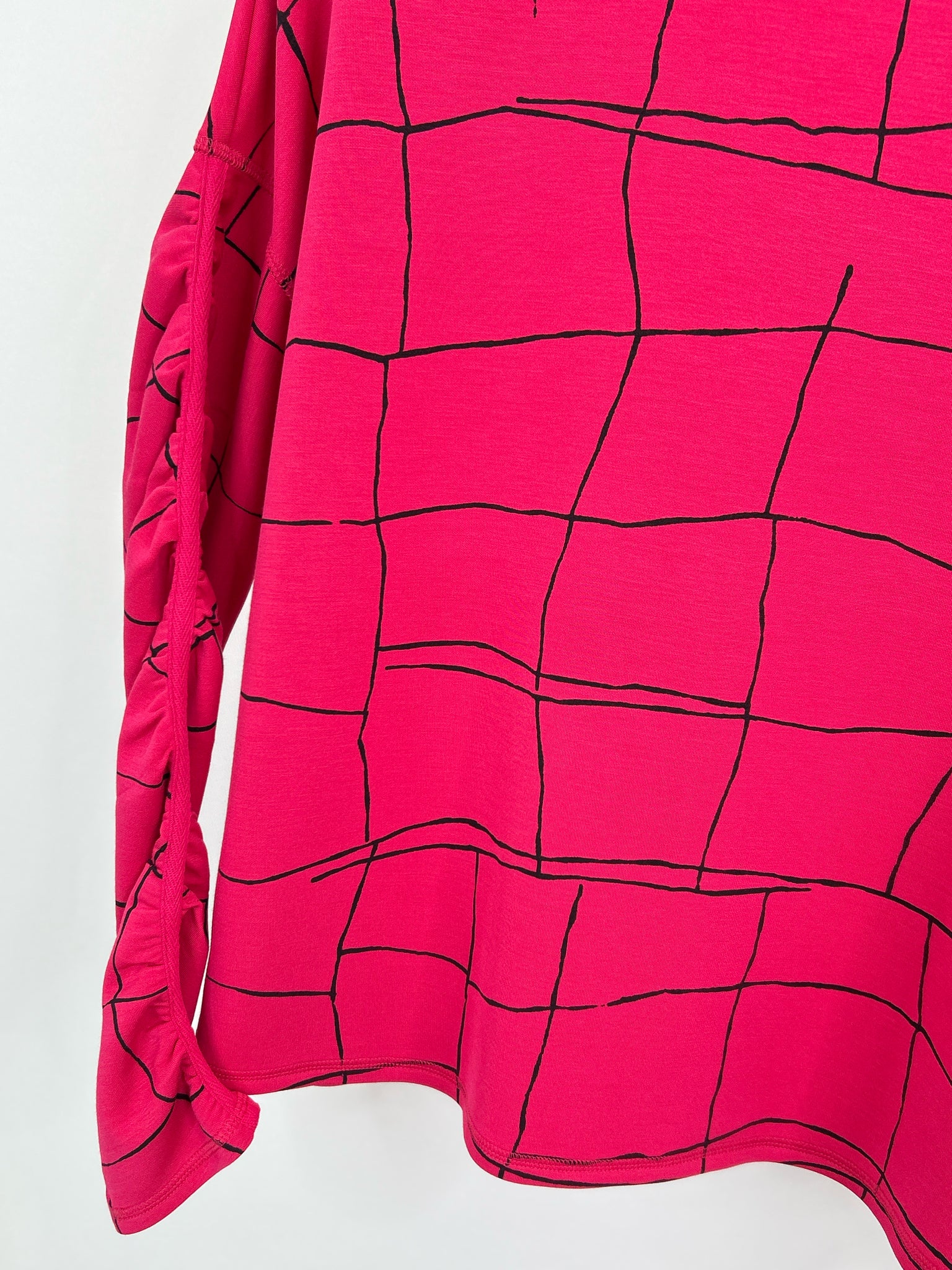 OLIVIA BY HABITAT CLOTHES Size S Magenta and Black Women Pullover