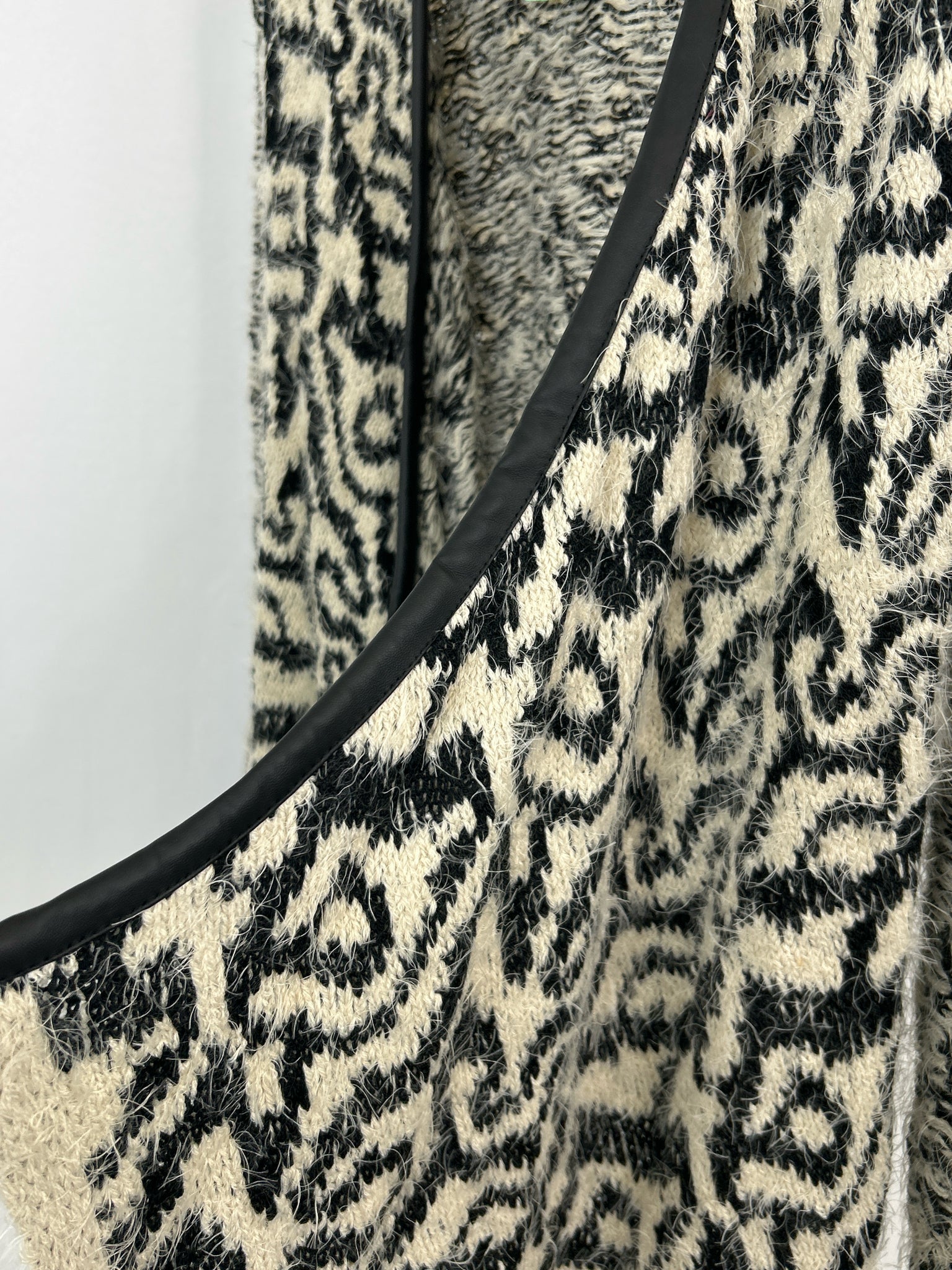 RD STYLE Size M Black & Cream Women Cardigan