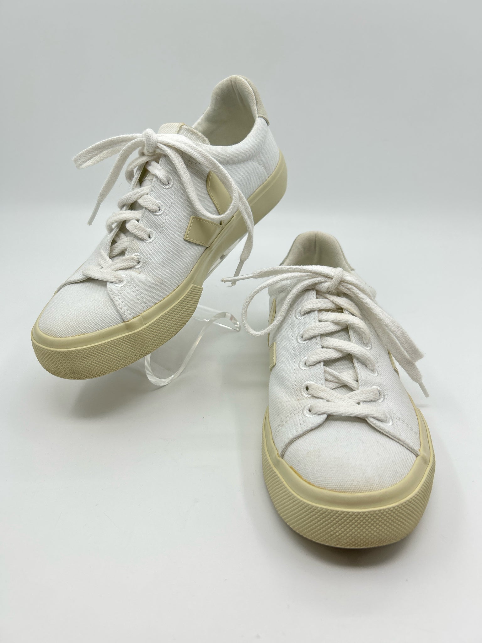 VEJA Size 7 White Women Sneakers