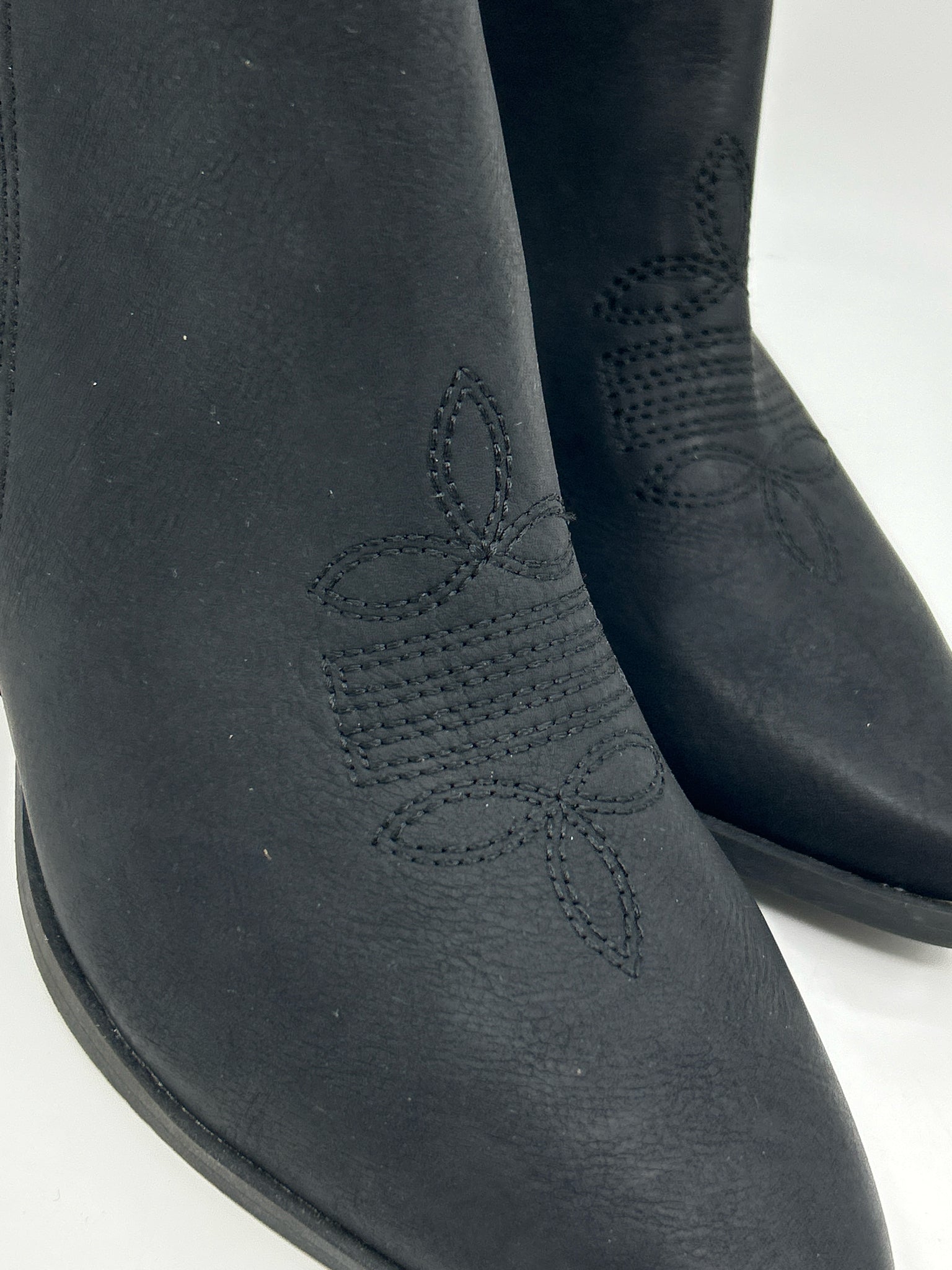 DOLCE VITA Size 8 Black Women Booties NWOB