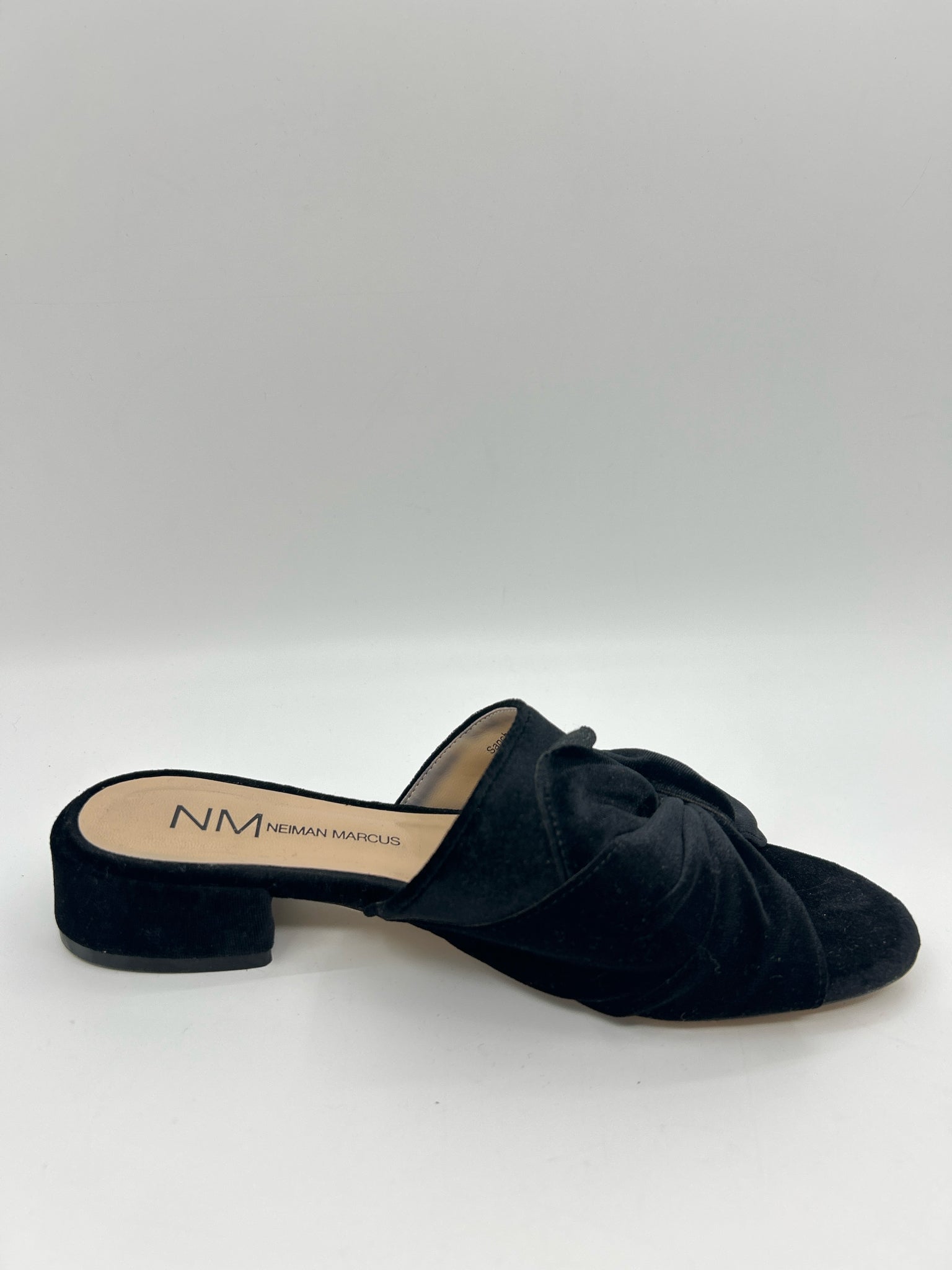 NEIMAN MARCUS Size 8M Black Women Sandal