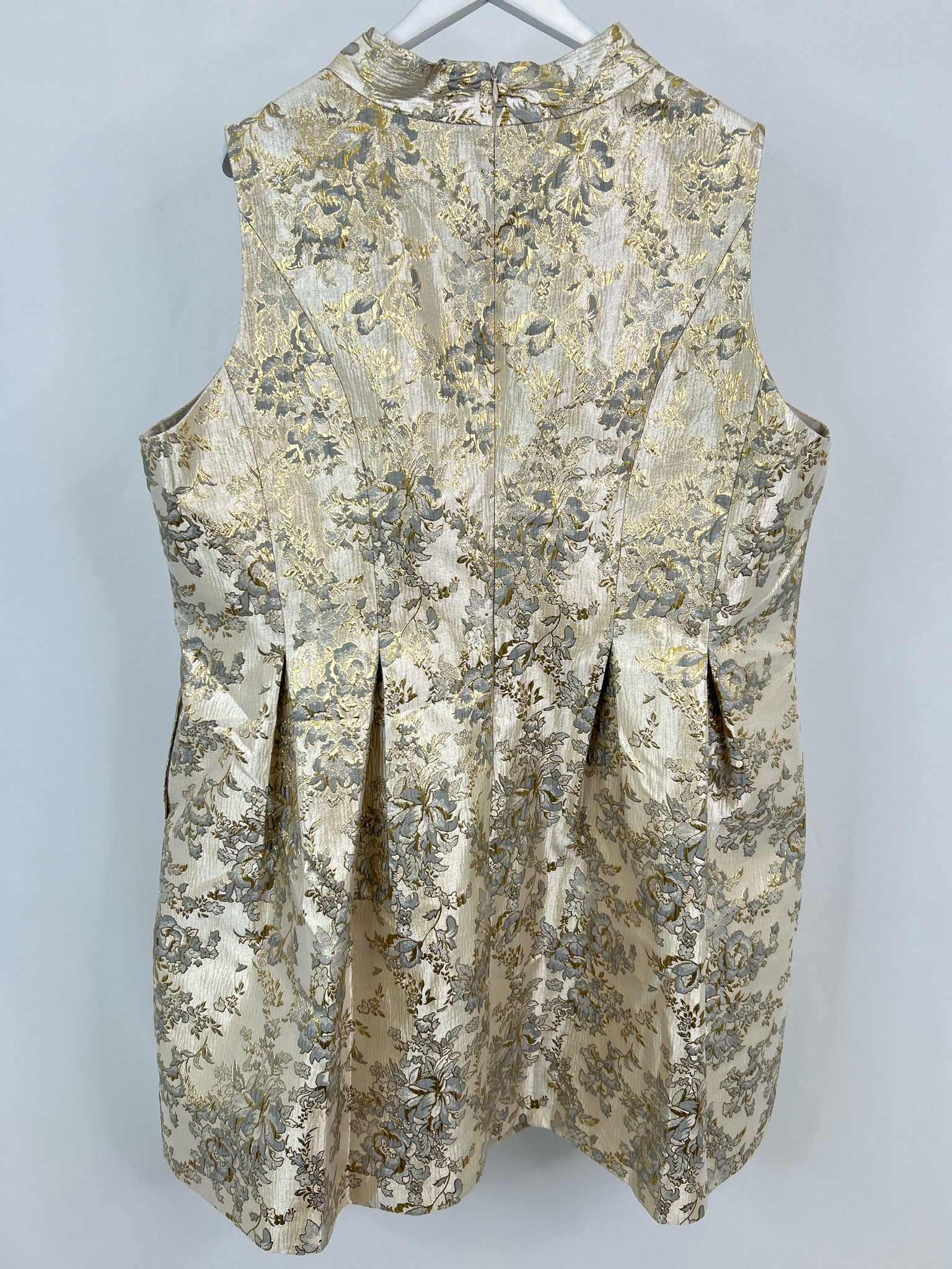 VINCE CAMUTO Size 24W BEIGE AND GOLD Women Dress