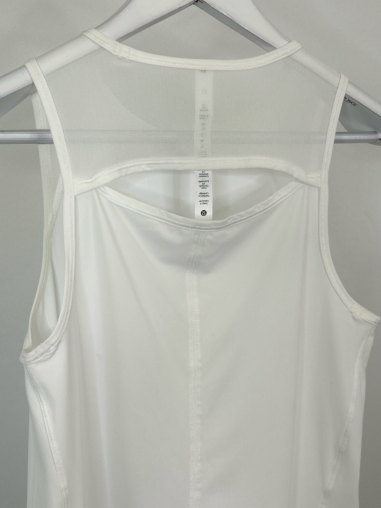 LULULEMON Size 4 White Women Workout Top