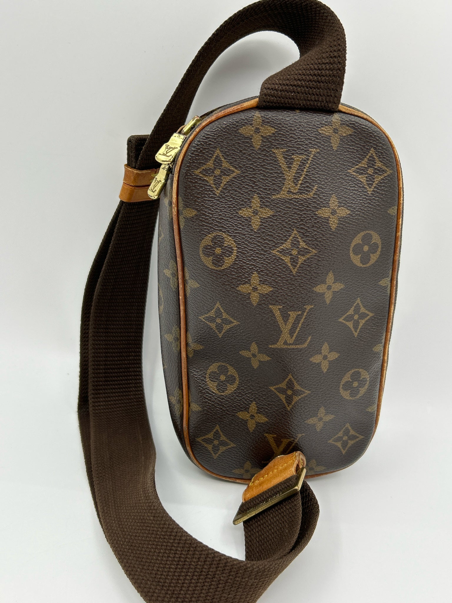 LOUIS VUITTON Brown Monogram Women Sling Bag Purse