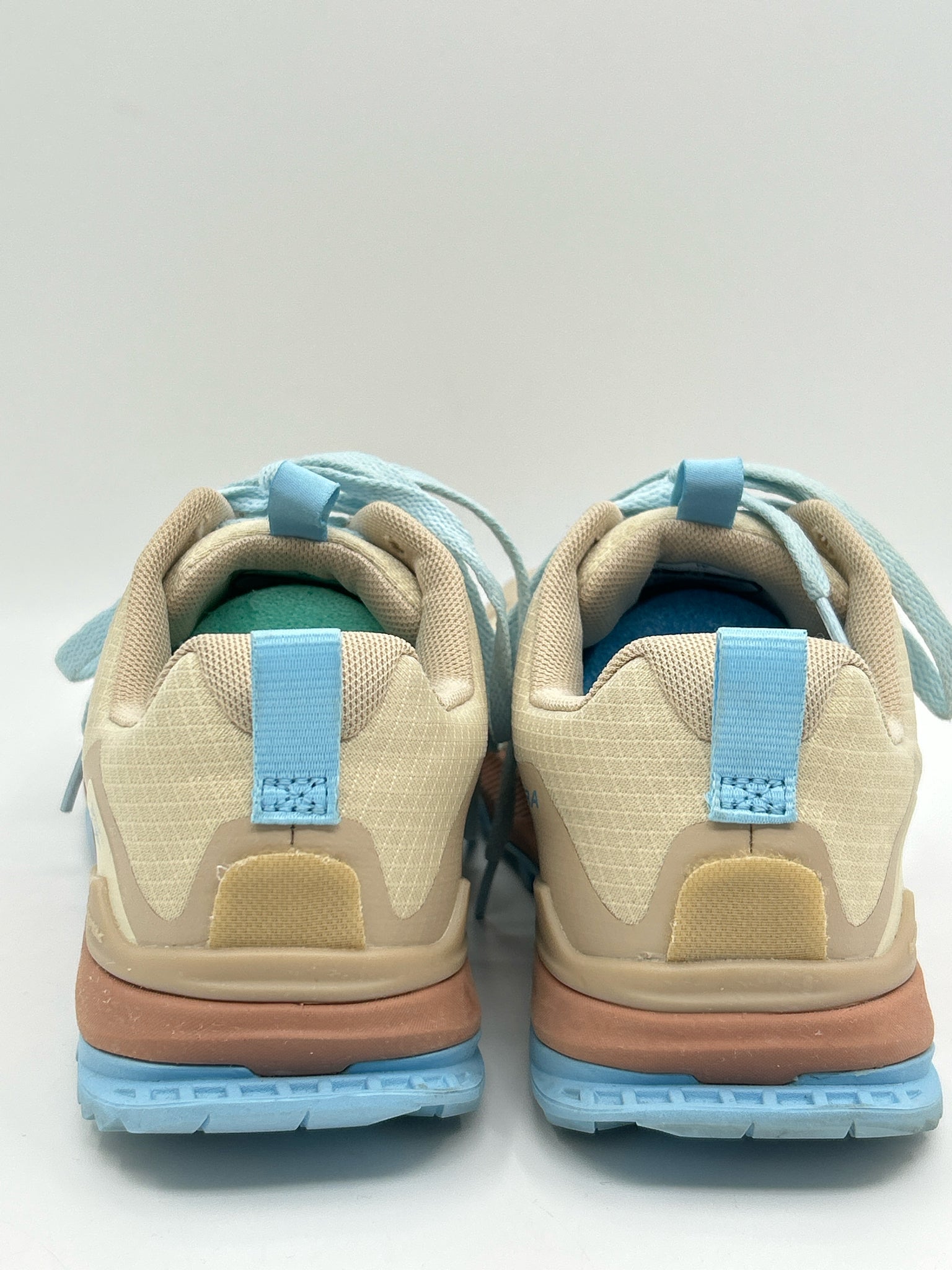 ALTRA Size 9.5W Cream and Blue Women Sneakers