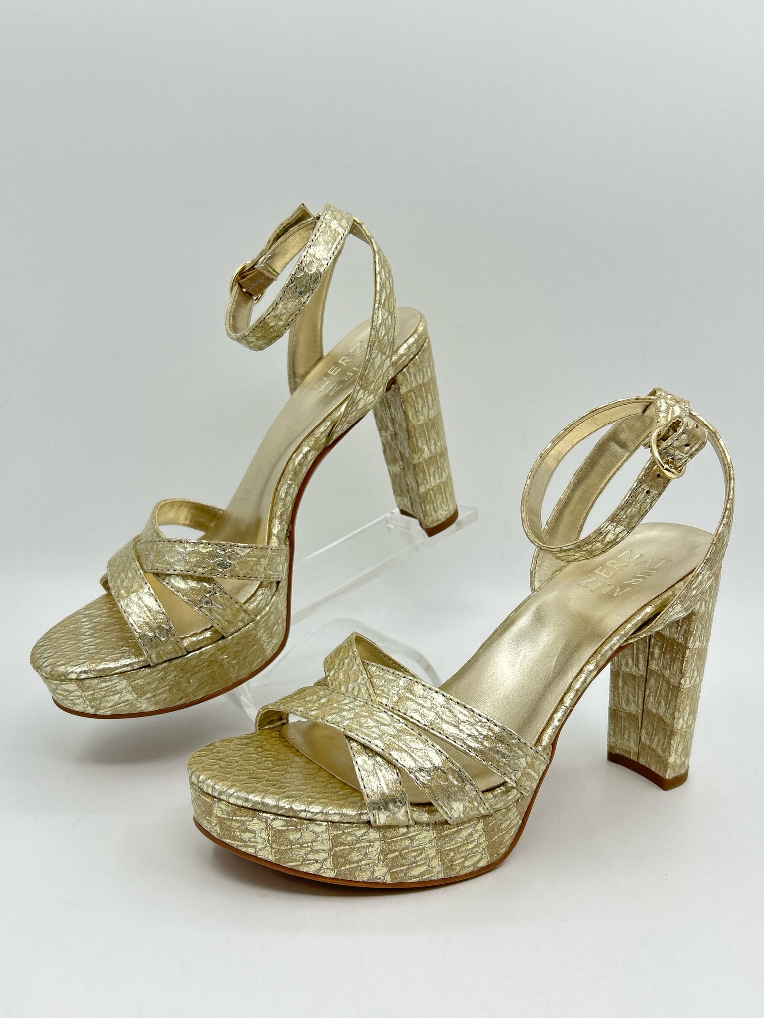 NATURALIZER NWOB Size 8M Gold Women Sandal