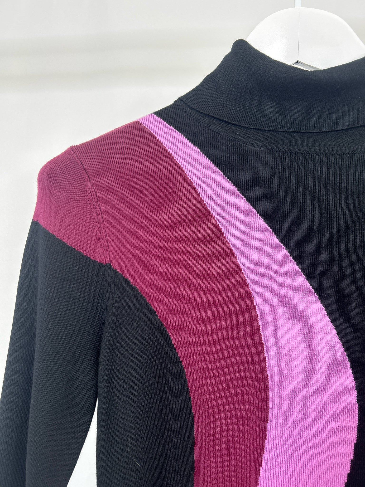 CHICO'S Size M BLACK AND BURGUNDY Women Turtleneck