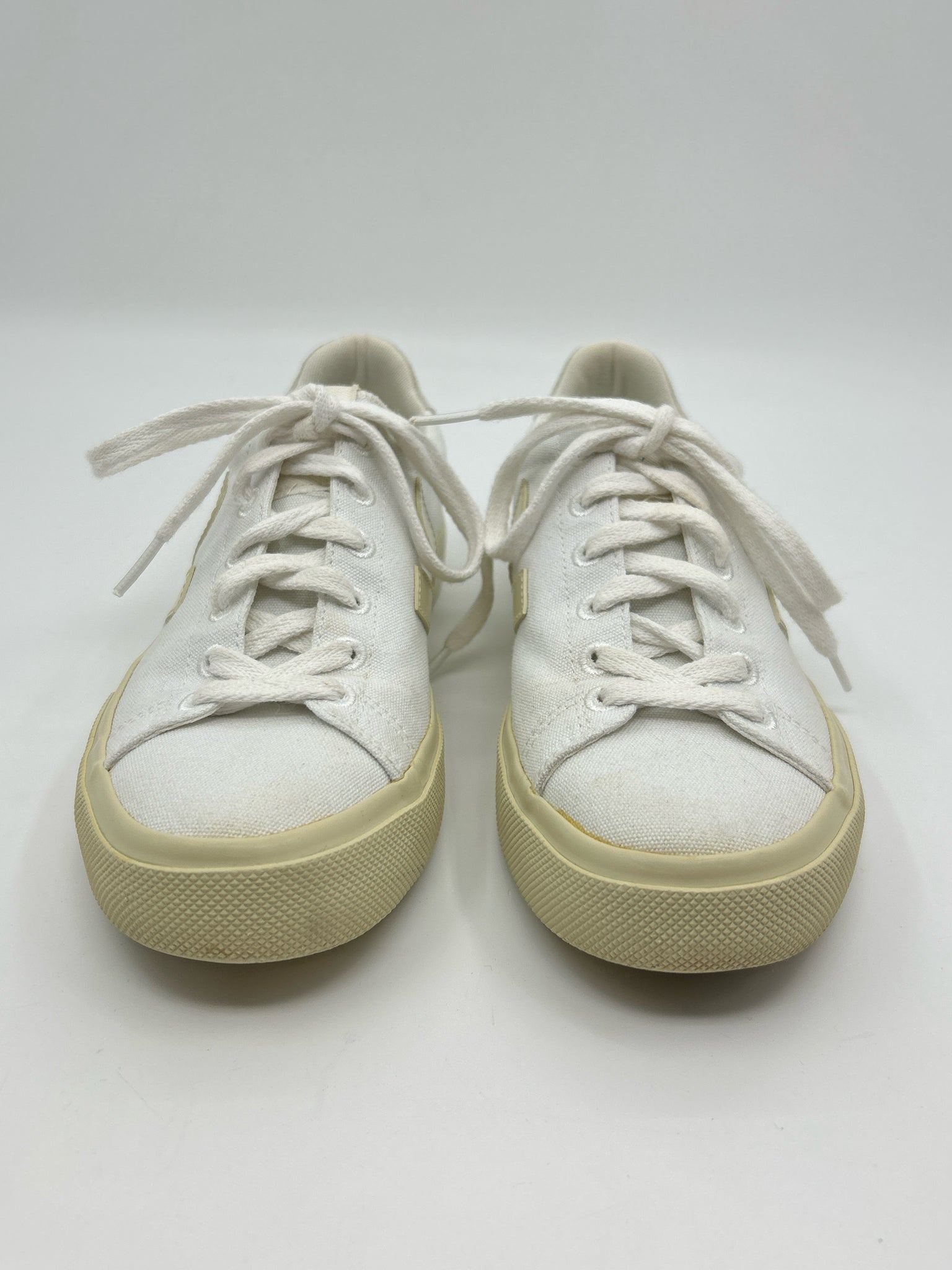 VEJA Size 7 White Women Sneakers