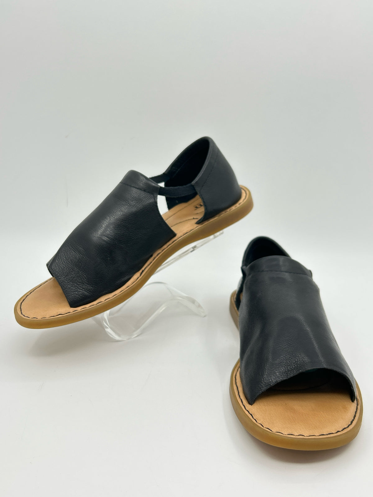 BORN Size 9M Black Women Sandal