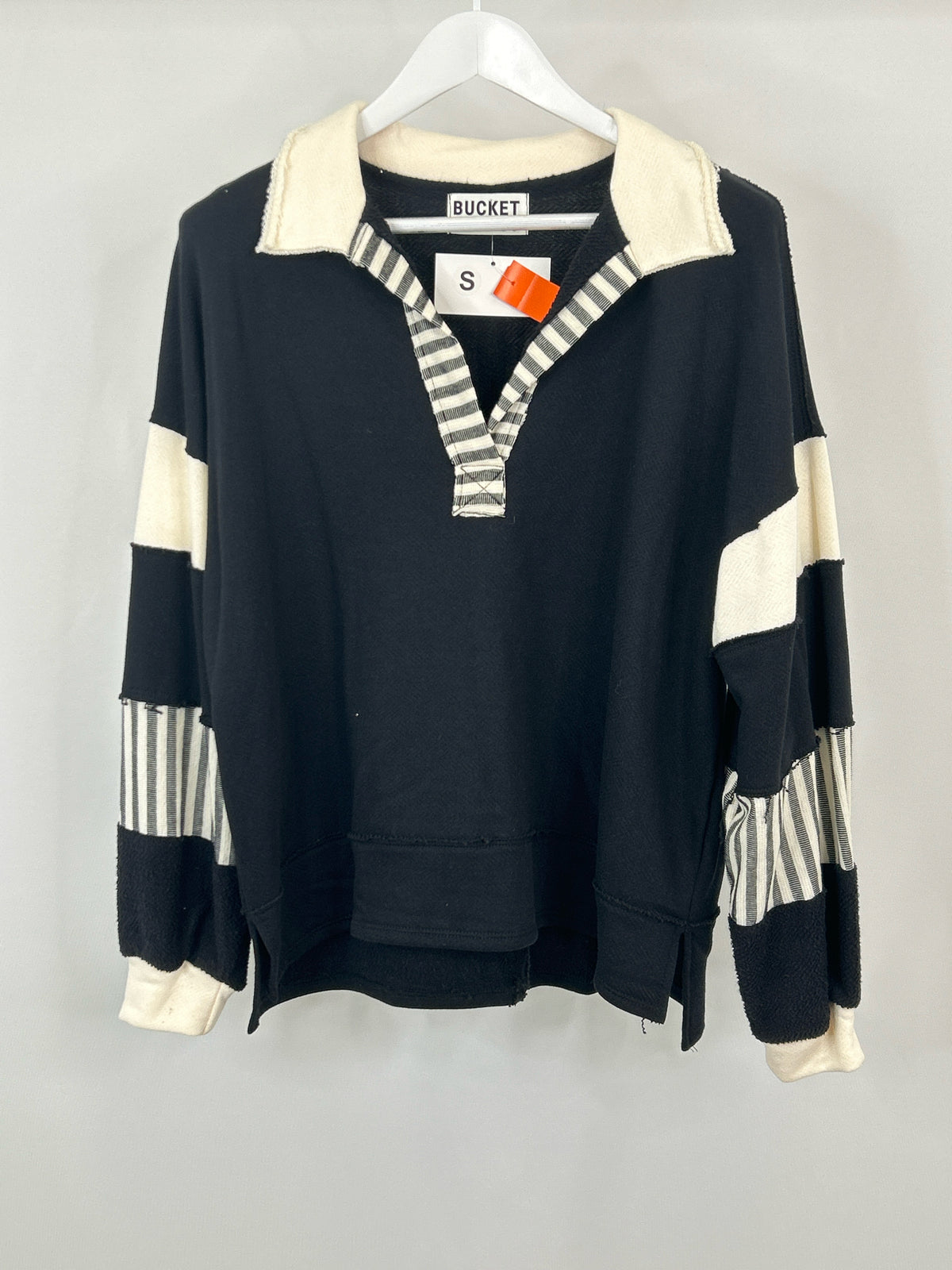 BUCKET LIST Size S Black and White Women Sweatshirt