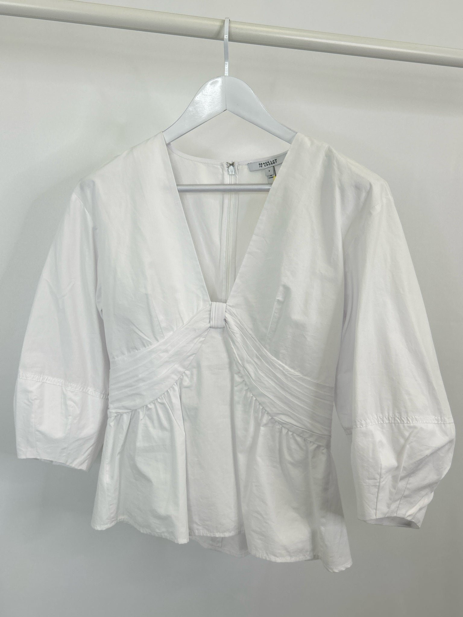 DEREK LAM 10 CROSBY Size 6 White Women Top