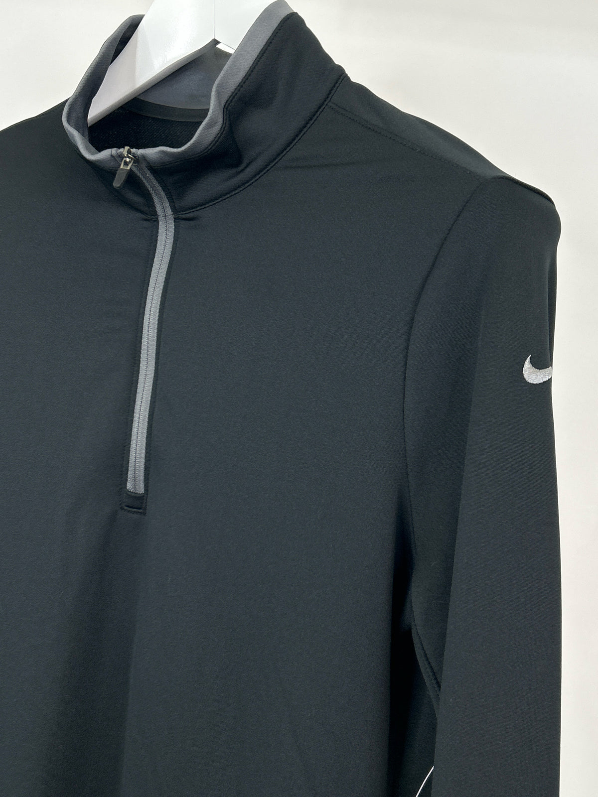 NIKE NWT Size M Black Women Pullover