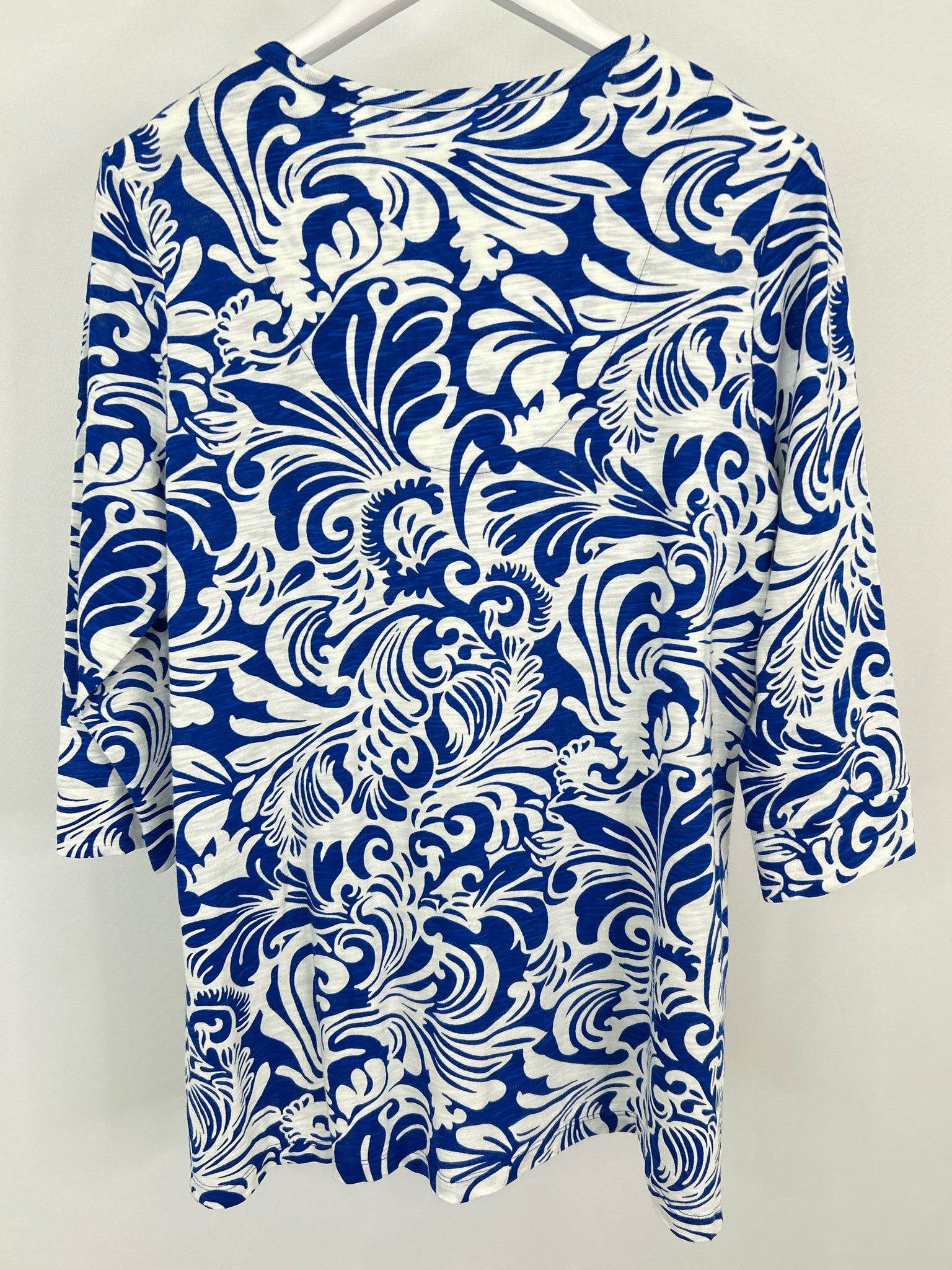 CHICO'S Size L Blue & White Women Top NWT