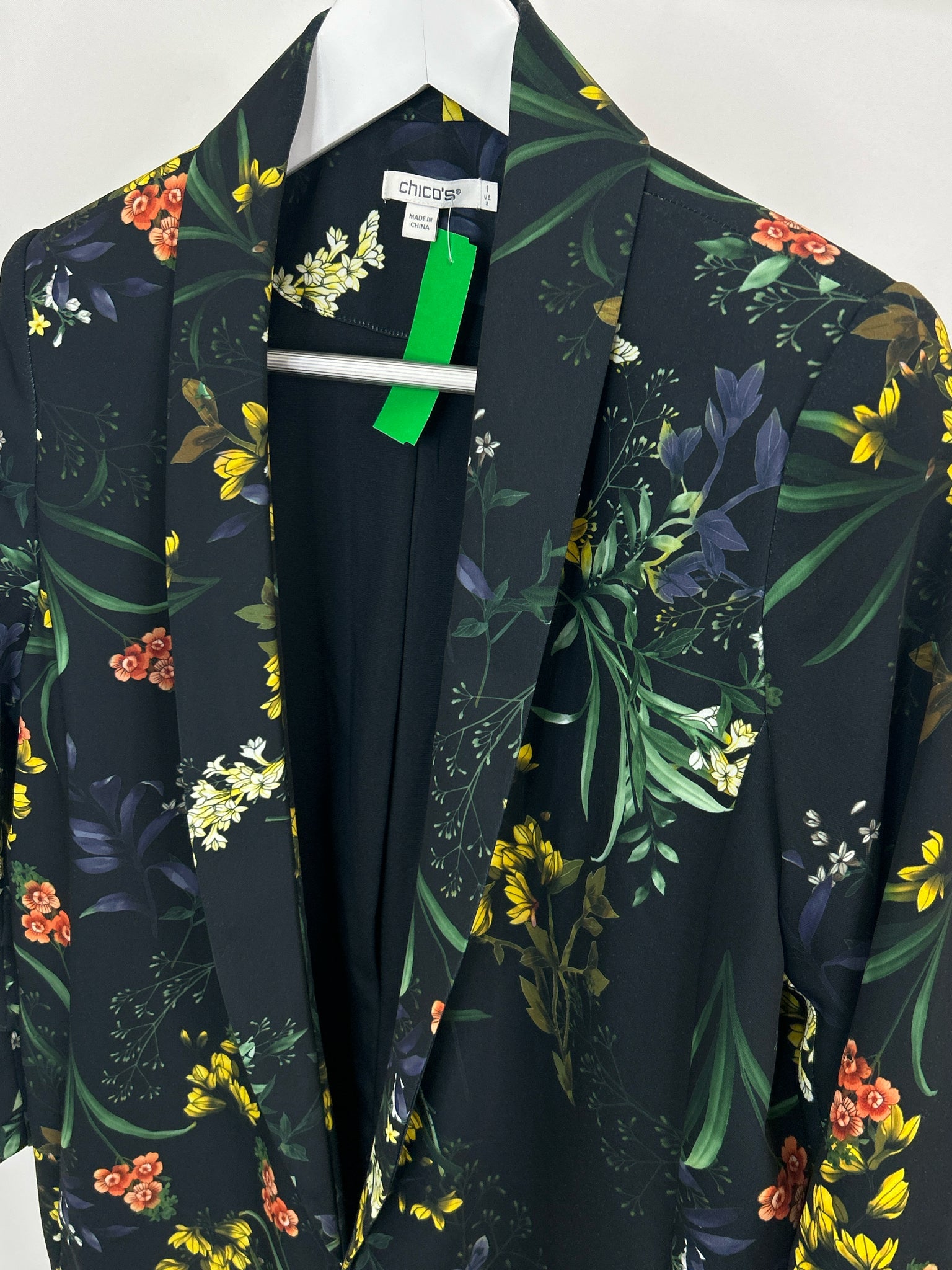CHICO'S Size 8 Black Floral Women Blazer