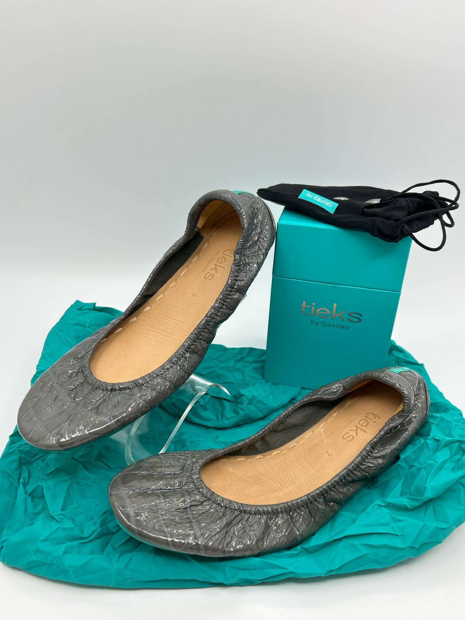 TIEKS Size 7 Gray Women Flats