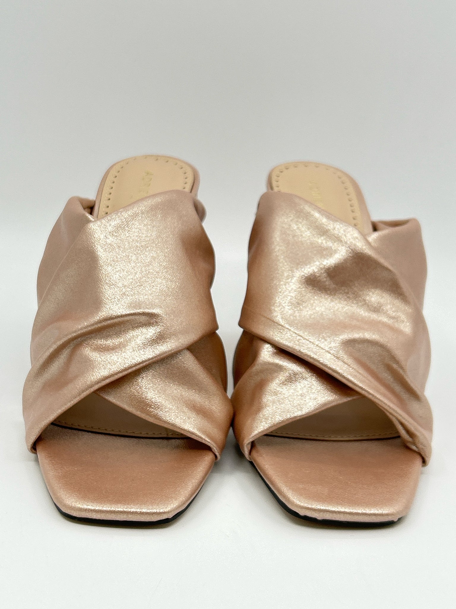 ADRIENNE VITTADINI Size 8M Champagne Women Pumps