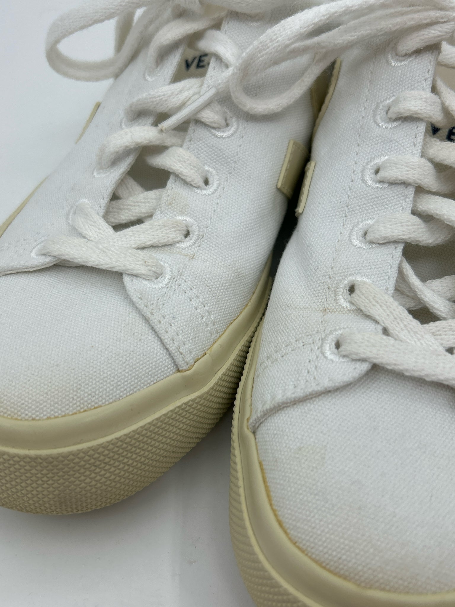 VEJA Size 7 White Women Sneakers
