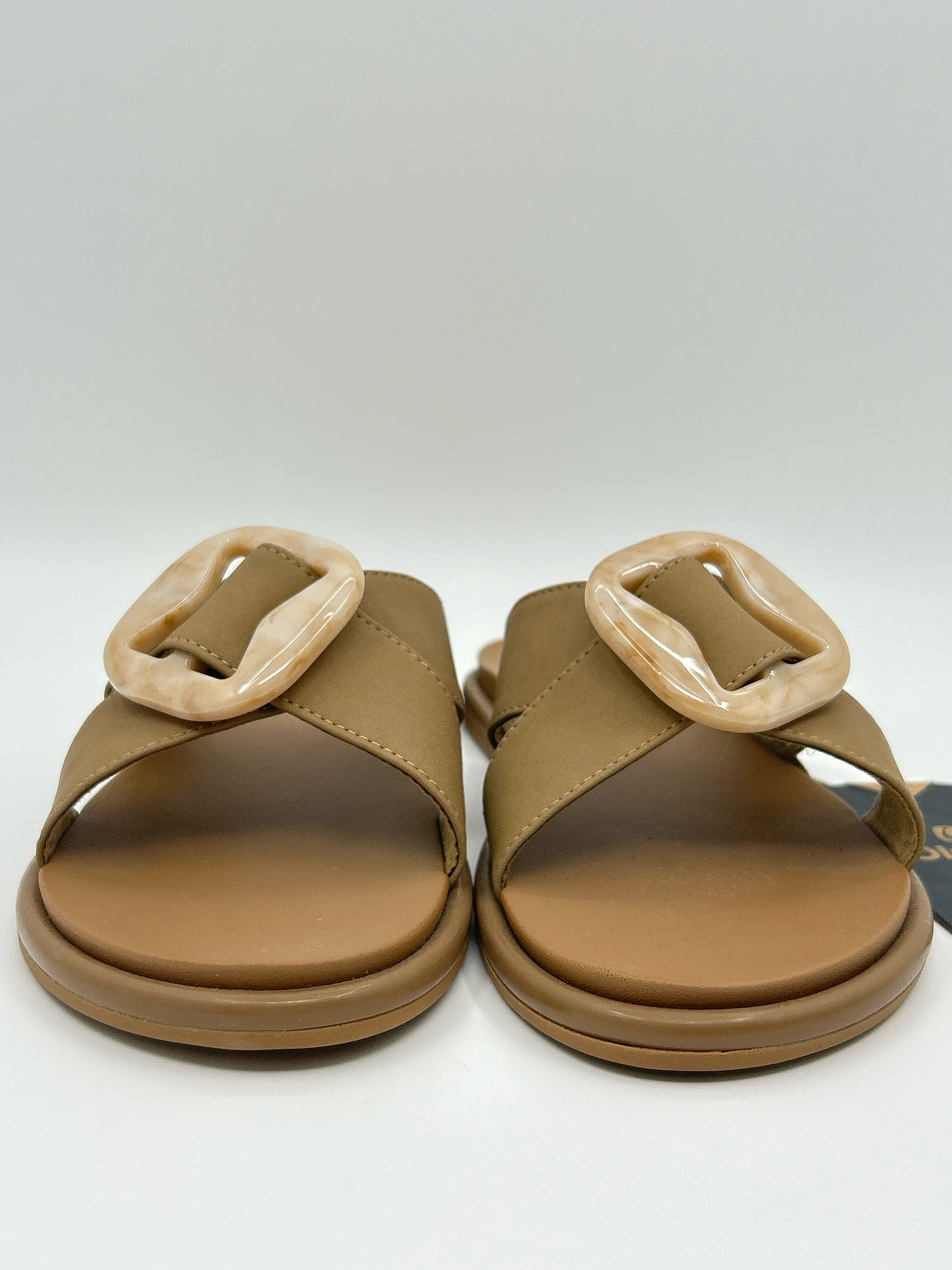 OLUKAI Size 9 Tan Women Sandal NWT