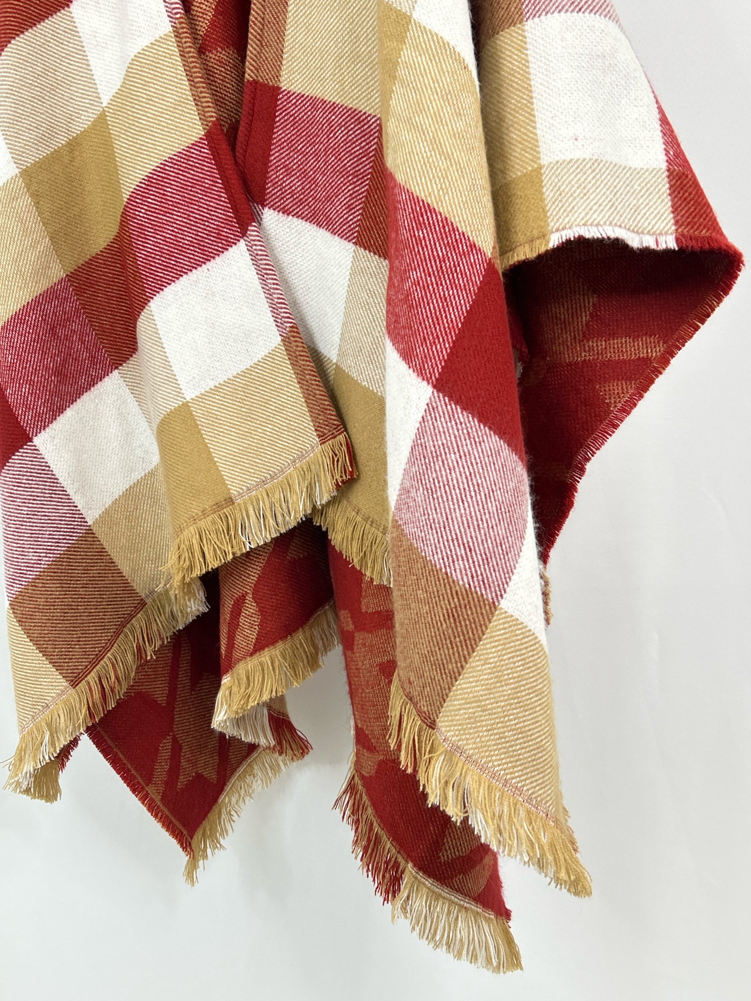 SOFT SURROUNDINGS One Size Red Plaid Women Wrap NWT