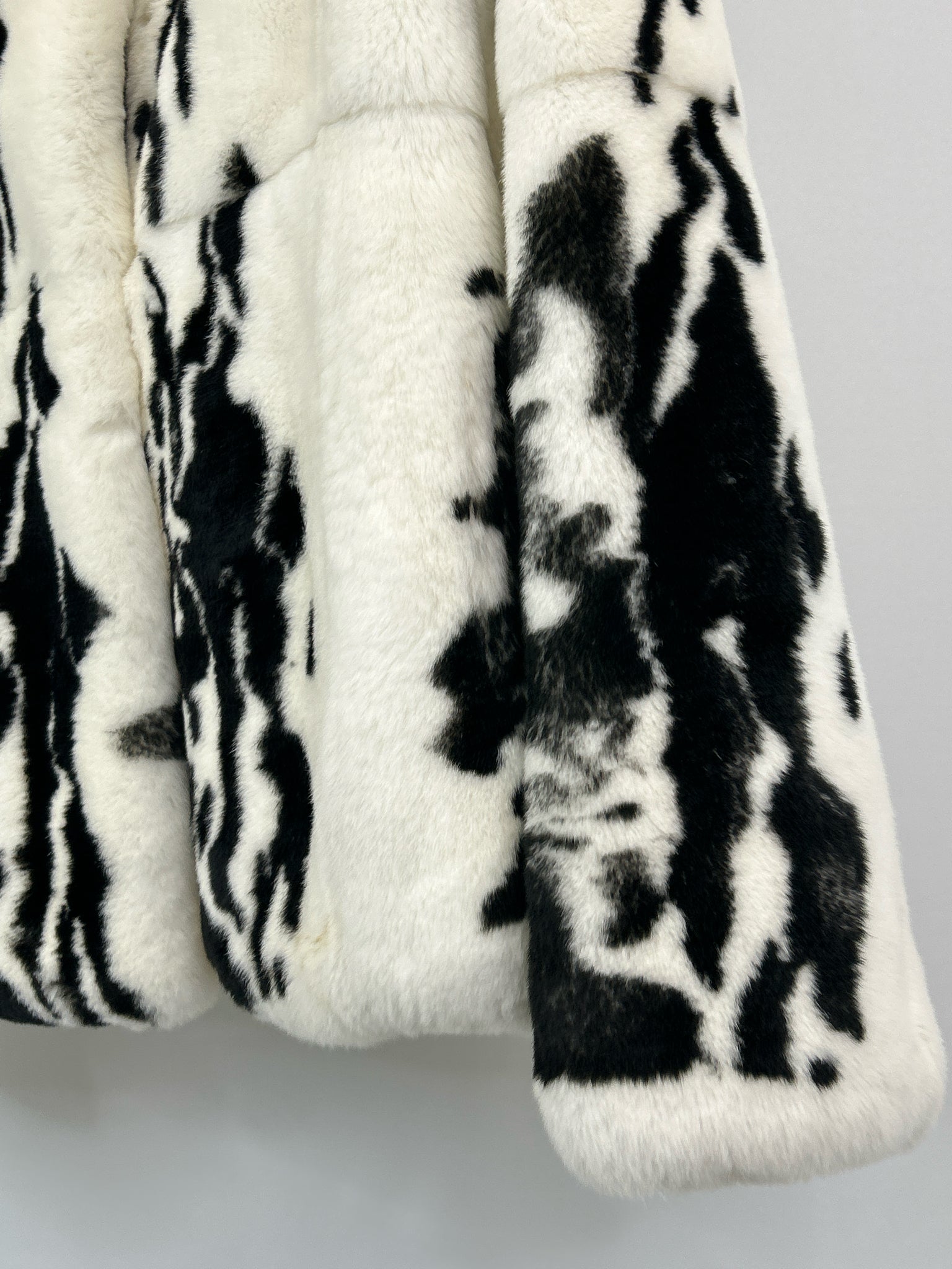 MR3 Size M White and black Women Coat