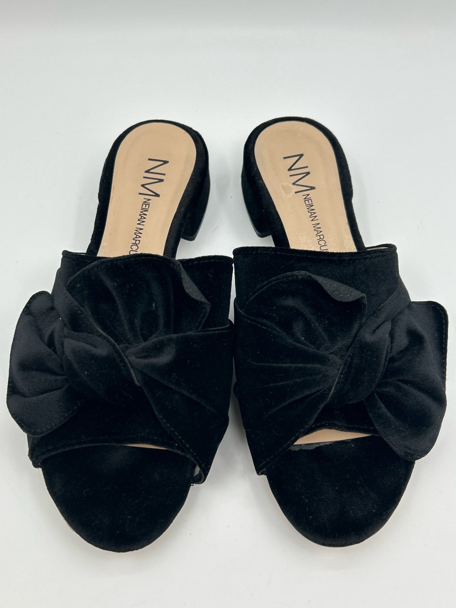 NEIMAN MARCUS Size 8M Black Women Sandal