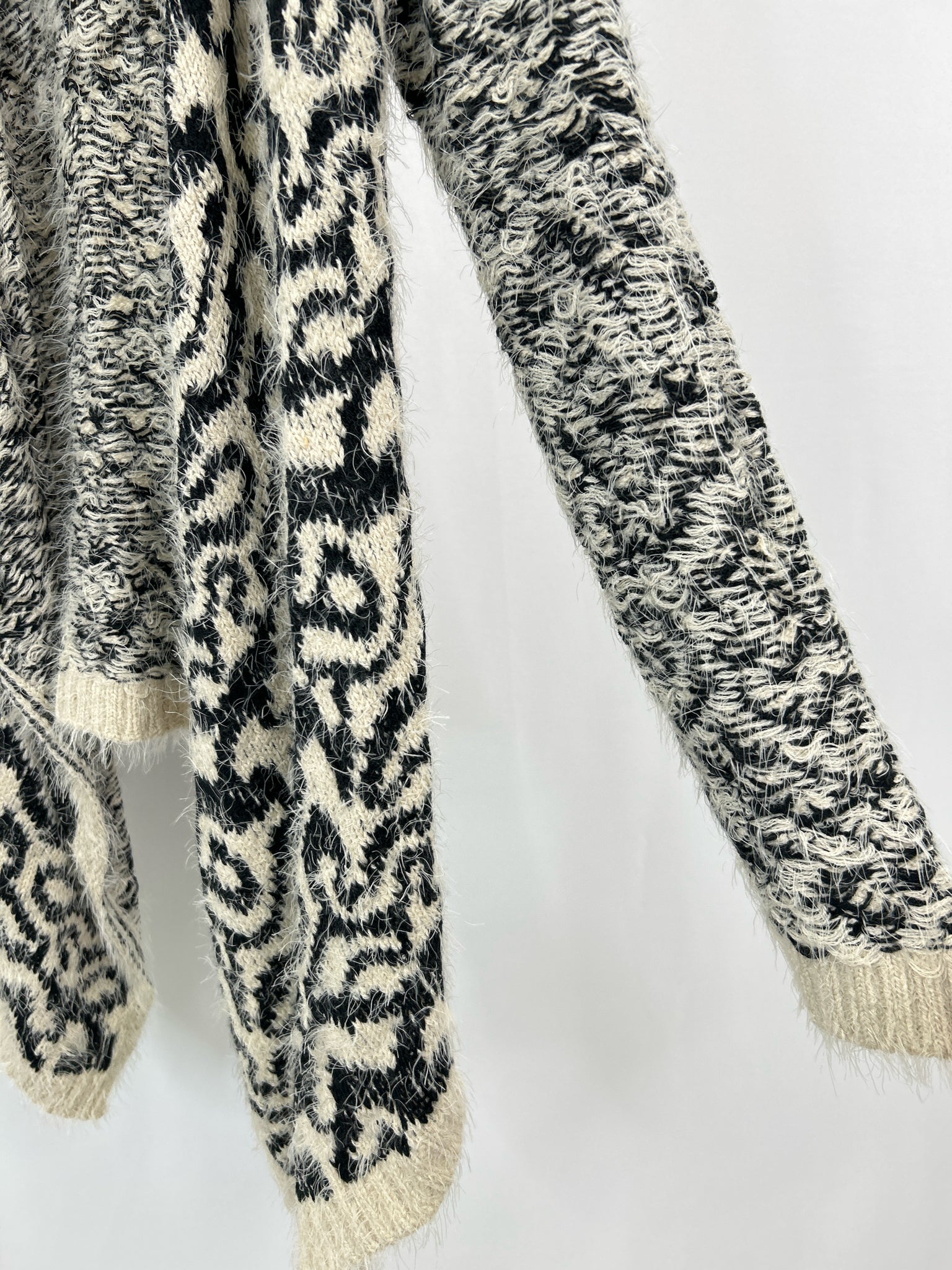 RD STYLE Size M Black & Cream Women Cardigan