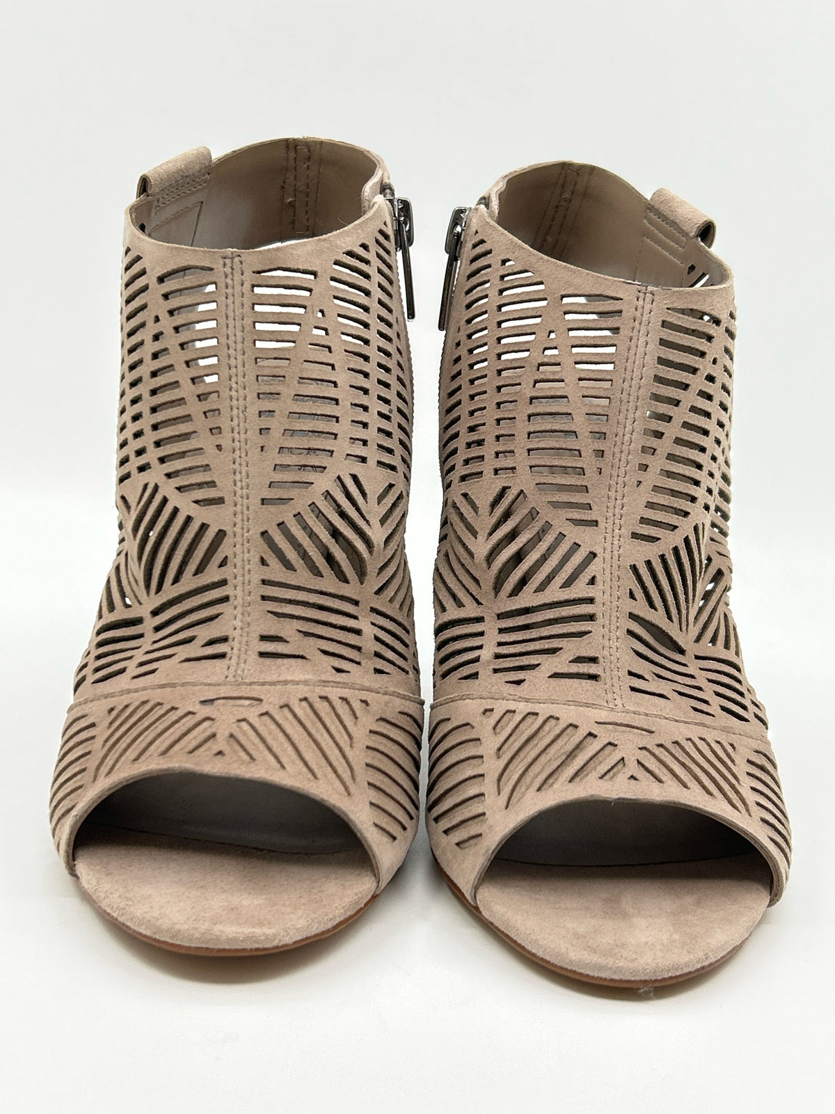 VINCE CAMUTO Size 7M Beige Women Booties