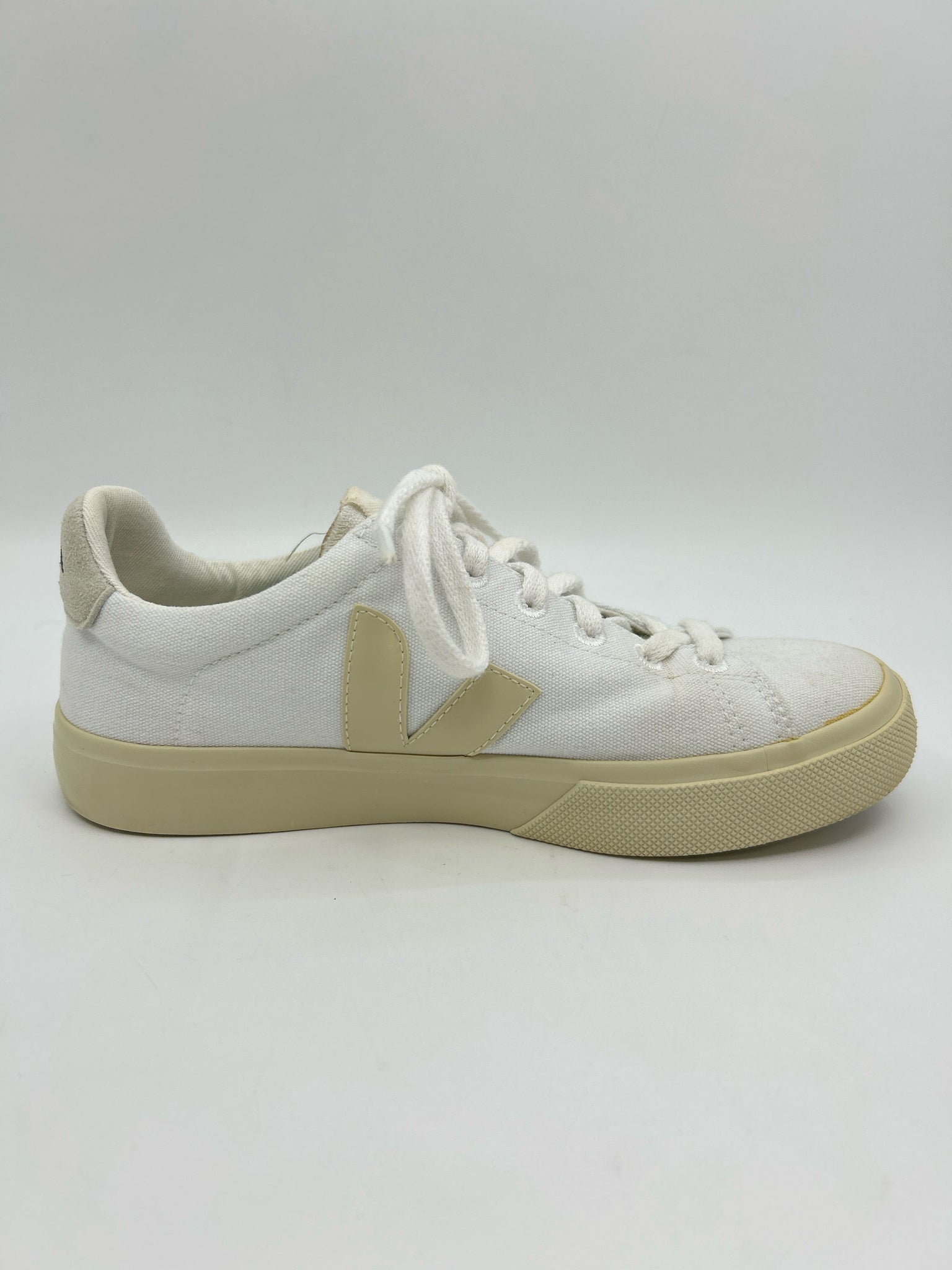 VEJA Size 7 White Women Sneakers