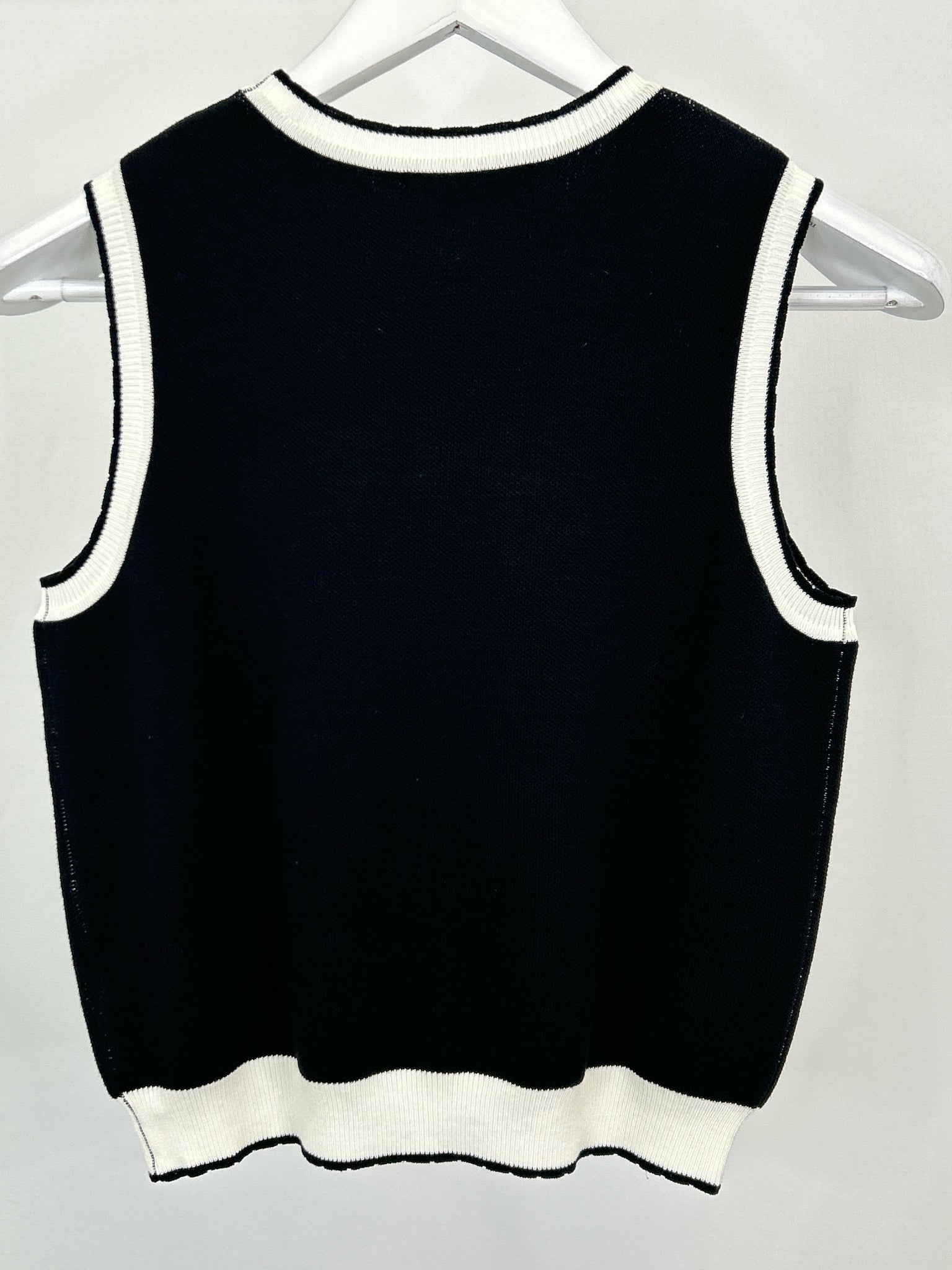 Nancy Yang Size S Black and White Women Sweater